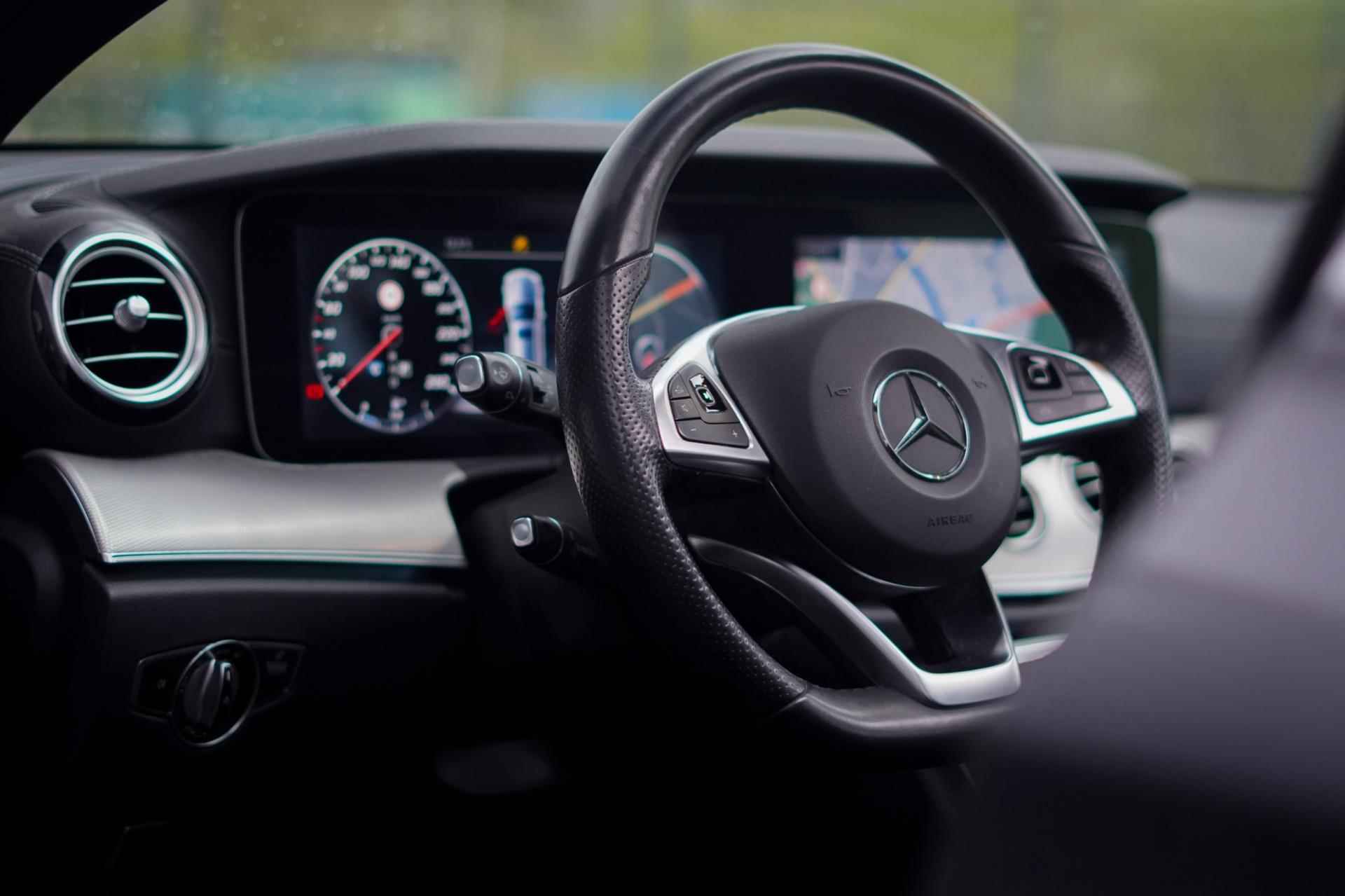 Mercedes-Benz E-klasse Estate 200 AMG / Pano / Widescreen / NL BTW Auto / 19'' - 10/49
