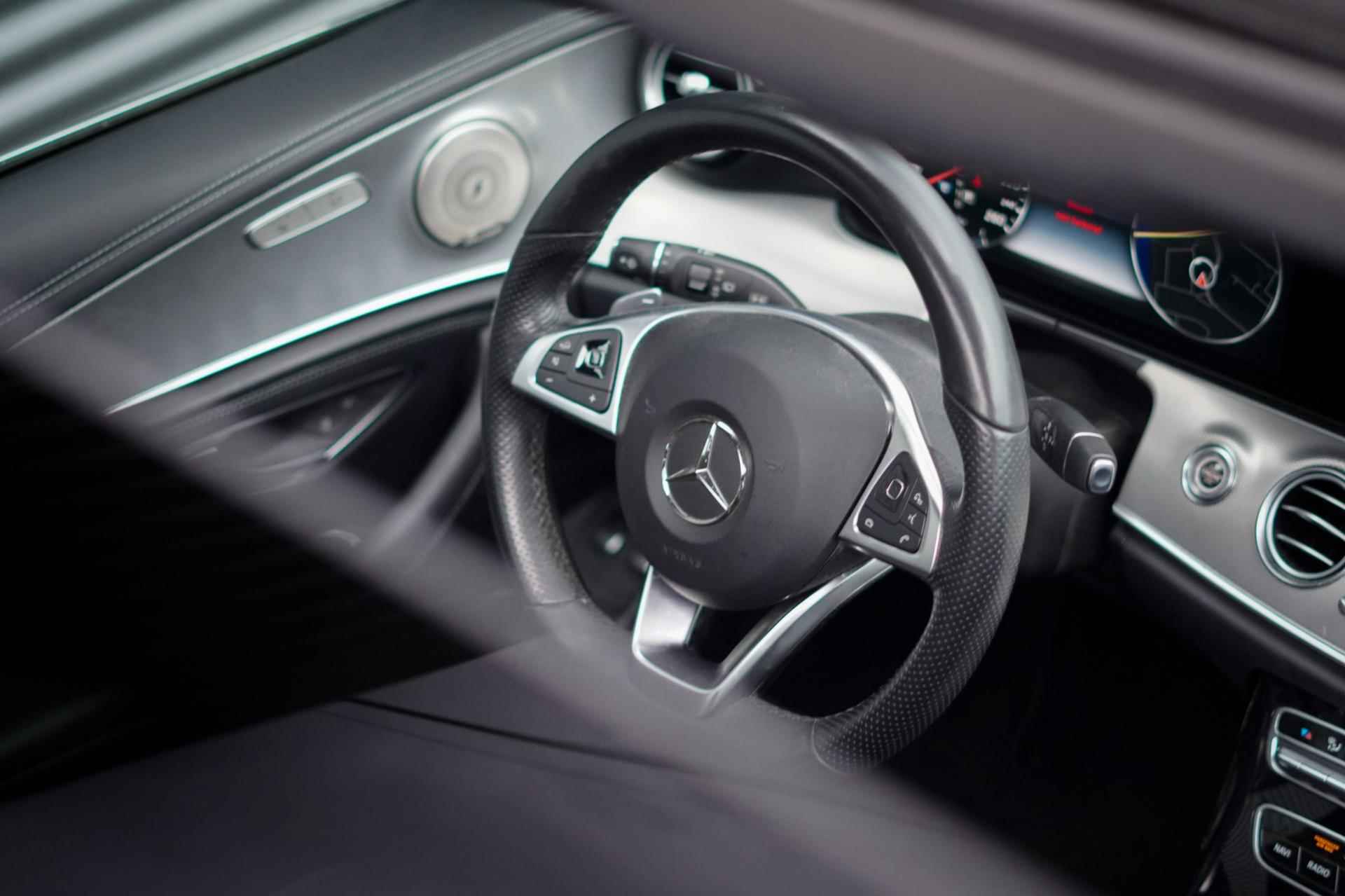 Mercedes-Benz E-klasse Estate 200 AMG / Pano / Widescreen / NL BTW Auto / 19'' - 21/49