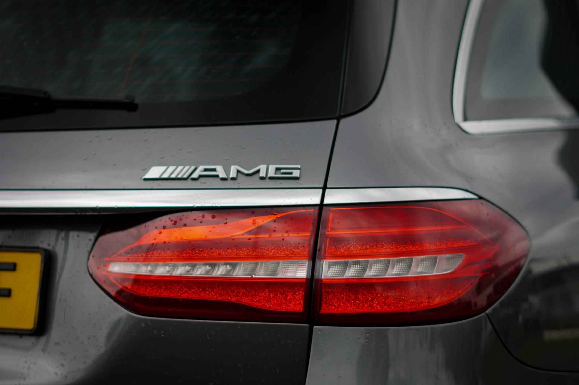 Mercedes-Benz E-klasse Estate 200 AMG / Pano / Widescreen / NL BTW Auto / 19'' - 29/49