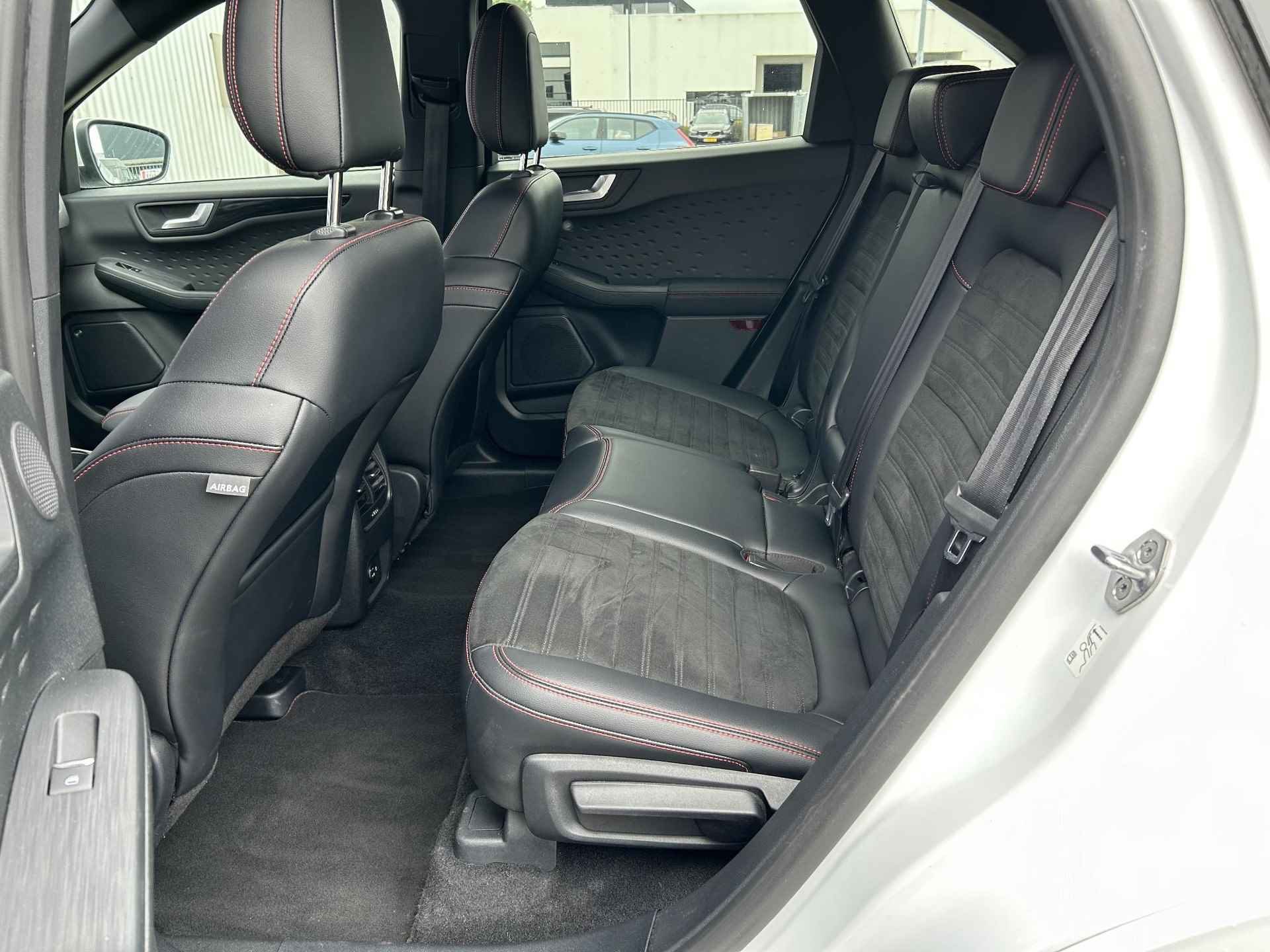 Ford Kuga 2.5 PHEV ST-Line X | Plug-In | Pano | Leder | Keyless | Adaptive Cruise Control | Climate Control | Virtual Cockpit | Lane Assist | Apple Carplay/Android Auto | Camera | Led - 38/41