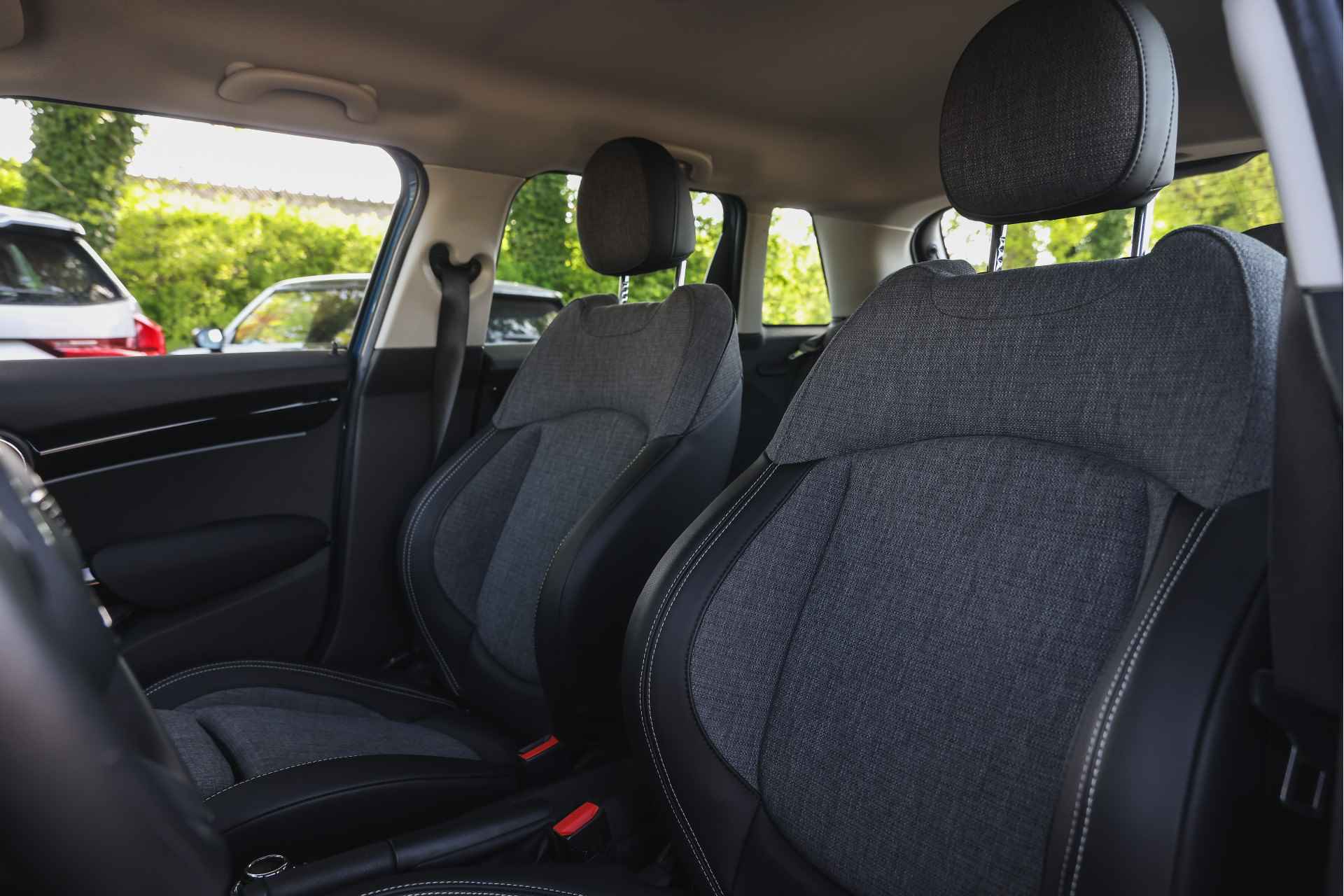 MINI Hatchback Cooper Classic Automaat / Sportstoelen / Cruise Control / LED / PDC achter / Navigatie / Airconditioning / Multifunctioneel stuurwiel - 13/29