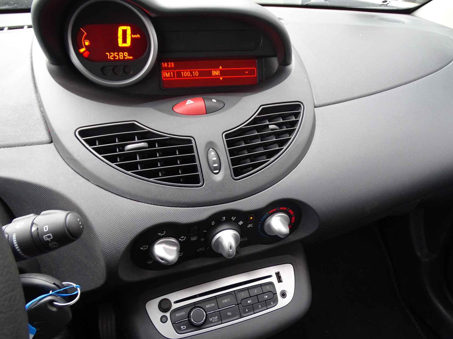 Renault Twingo 1.2 16V Dynamique Airco, Bluetooth! - 9/37