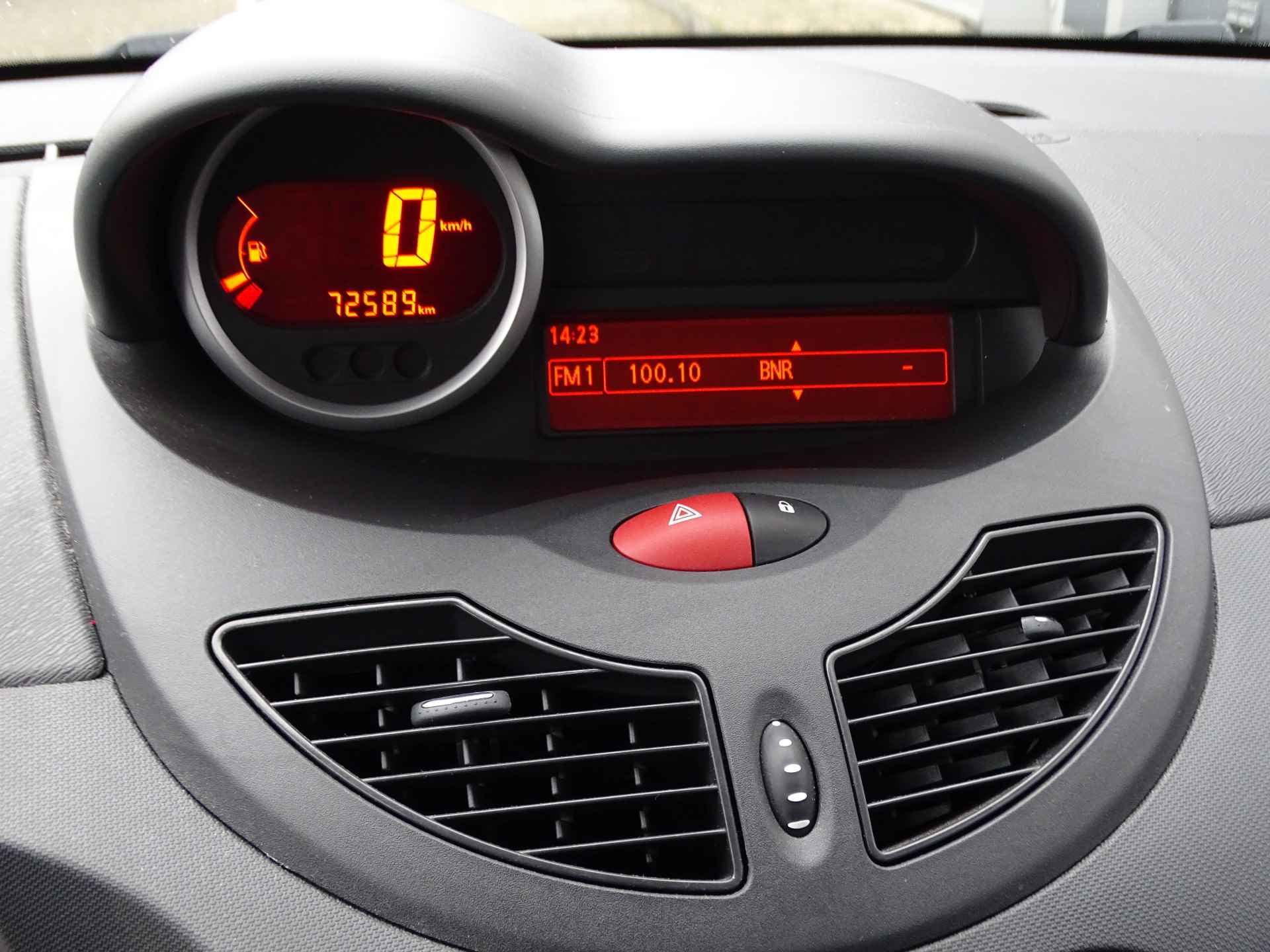 Renault Twingo 1.2 16V Dynamique Airco, Bluetooth! - 31/37