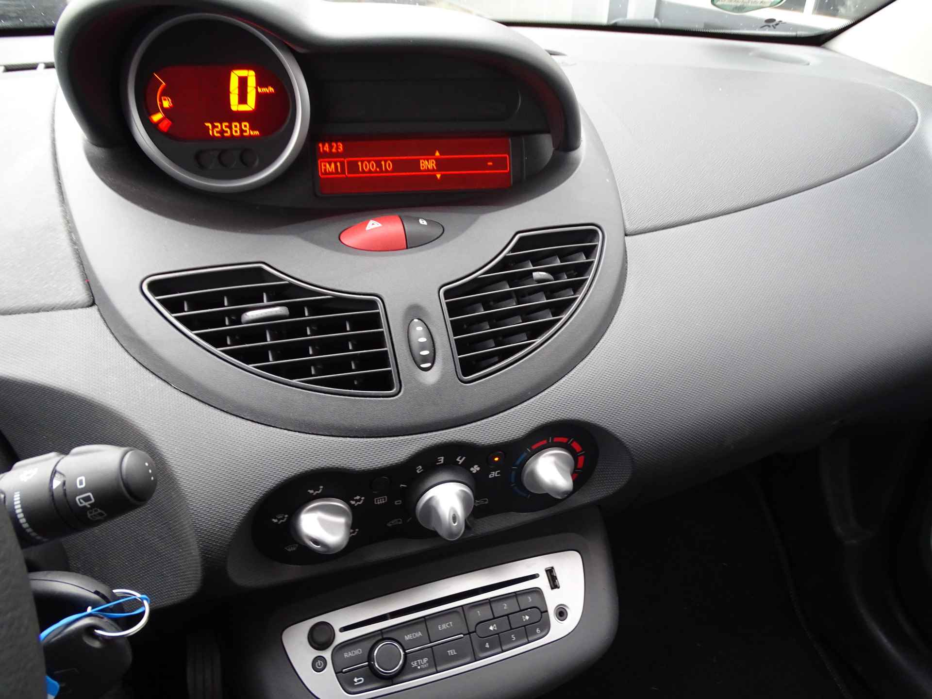 Renault Twingo 1.2 16V Dynamique Airco, Bluetooth! - 32/37