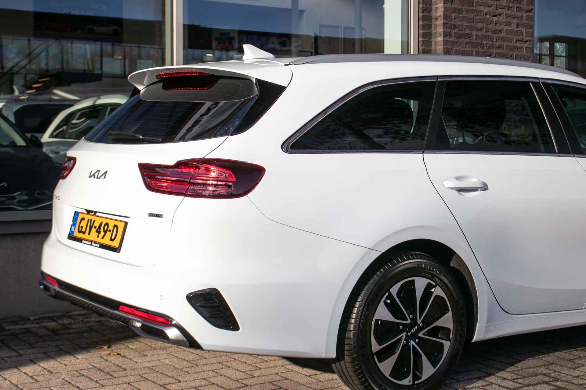 Kia Ceed Sportswagon 1.6 GDI PHEV DynamicLine - All-in rijklrprs | Carplay | Adpt. cruise | Camera | stuurverw. - 29/44