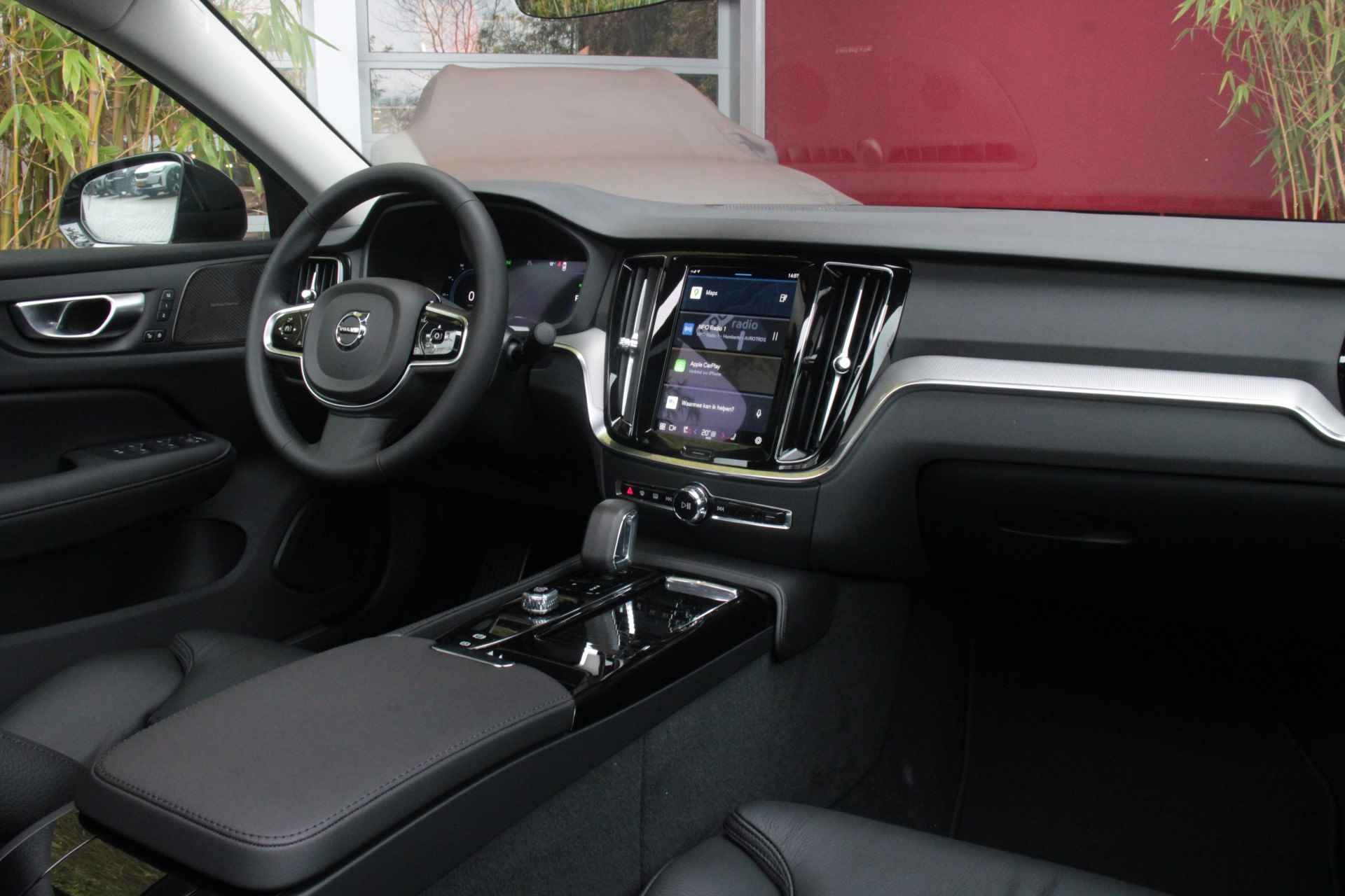 Volvo S60 2.0 Recharge T6 AWD Plus Dark | Schuifdak | Harman/Kardon audio | Geheugen stoelen | Adaptieve Cruise met Stuurhulp | Stuur- en - 4/28