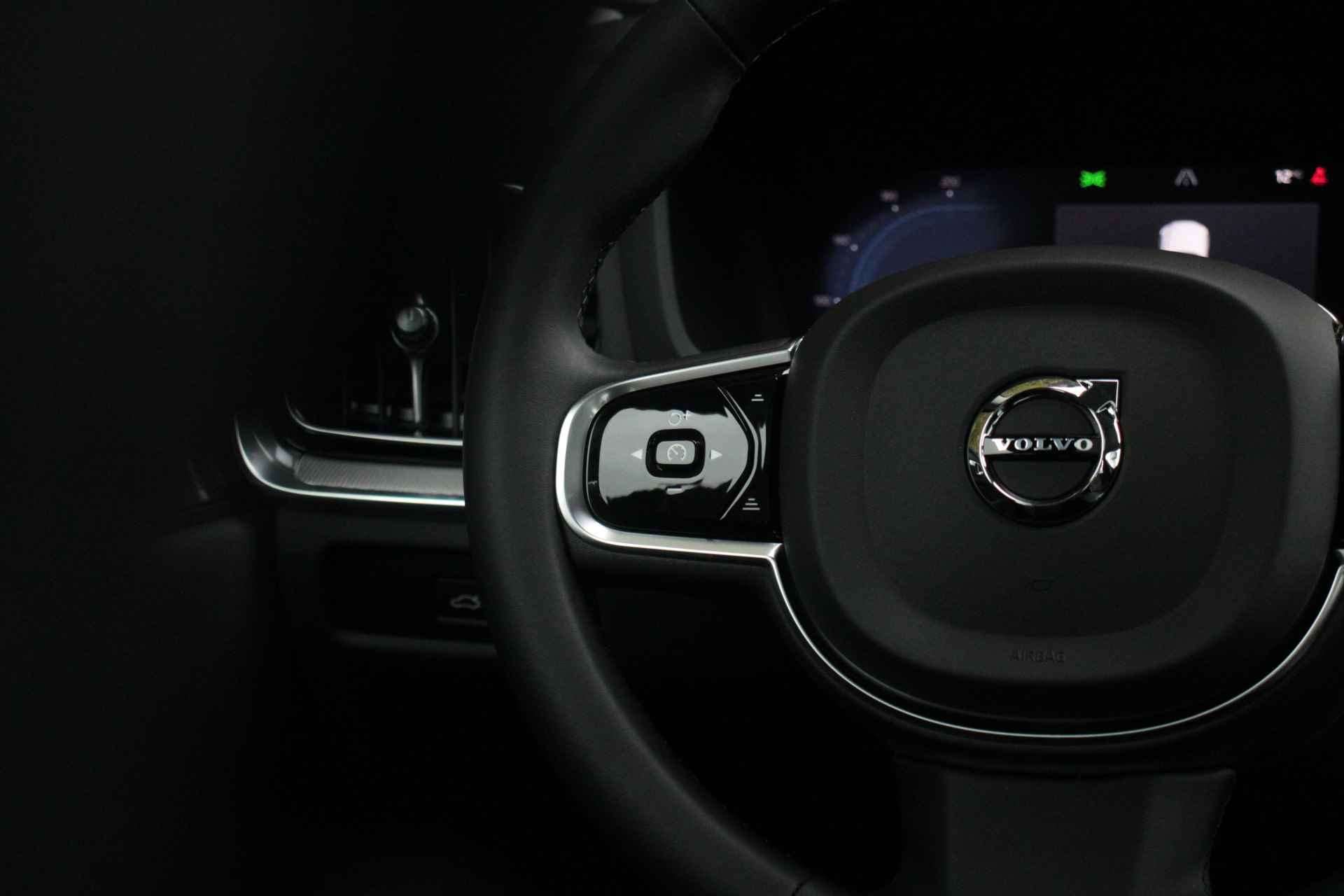 Volvo S60 2.0 Recharge T6 AWD Plus Dark | Schuifdak | Harman/Kardon audio | Geheugen stoelen | Adaptieve Cruise met Stuurhulp | Stuur- en - 13/28