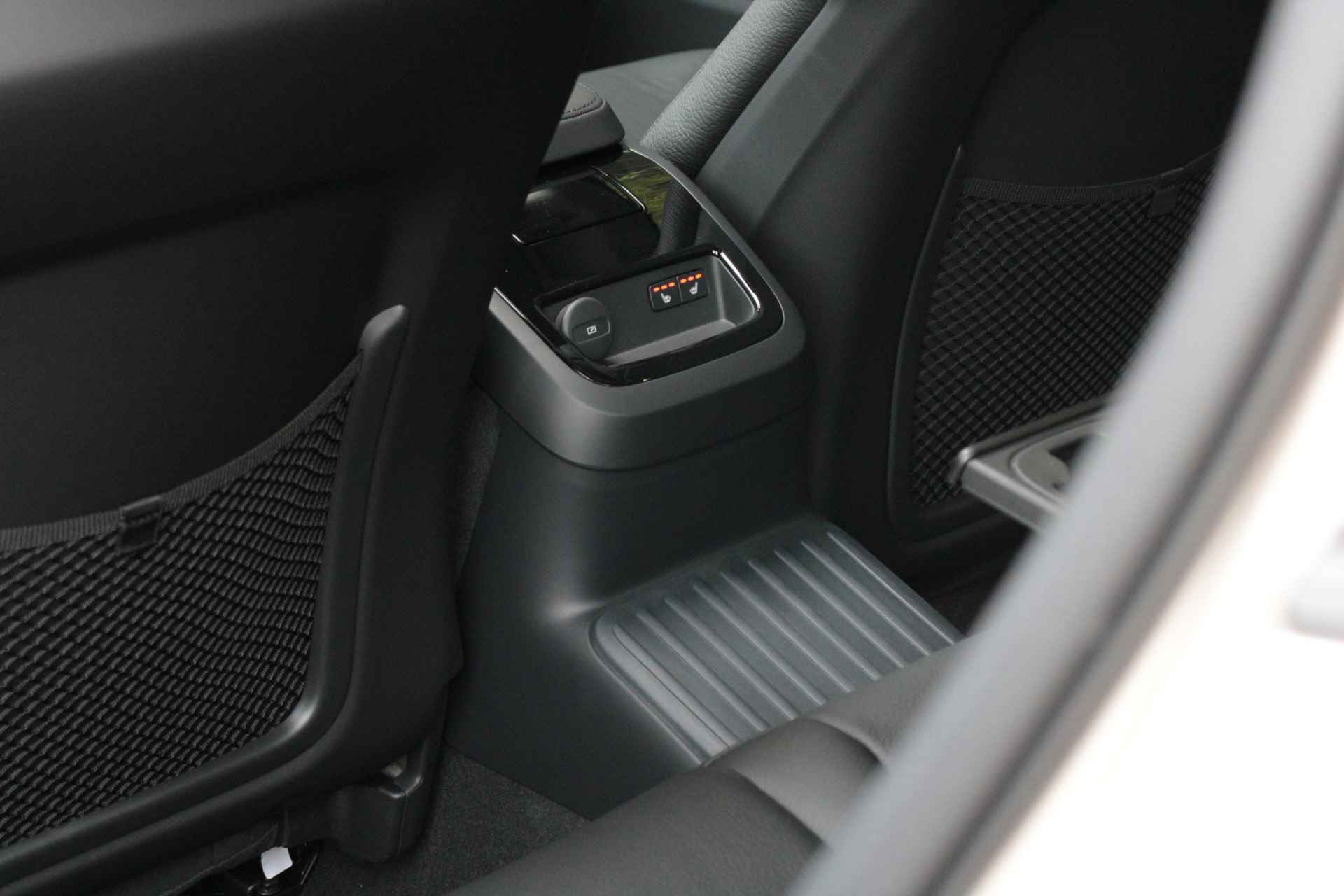 Volvo S60 2.0 Recharge T6 AWD Plus Dark | Schuifdak | Harman/Kardon audio | Geheugen stoelen | Adaptieve Cruise met Stuurhulp | Stuur- en - 23/28