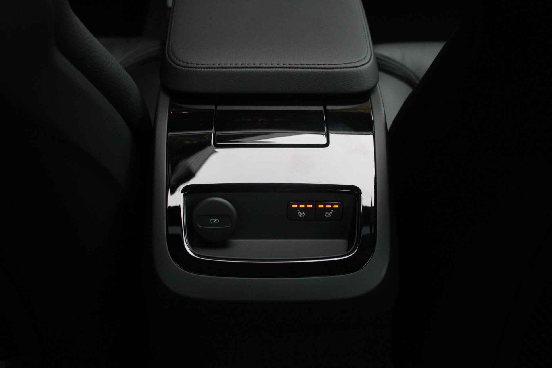 Volvo S60 2.0 Recharge T6 AWD Plus Dark | Schuifdak | Harman/Kardon audio | Geheugen stoelen | Adaptieve Cruise met Stuurhulp | Stuur- en - 24/28