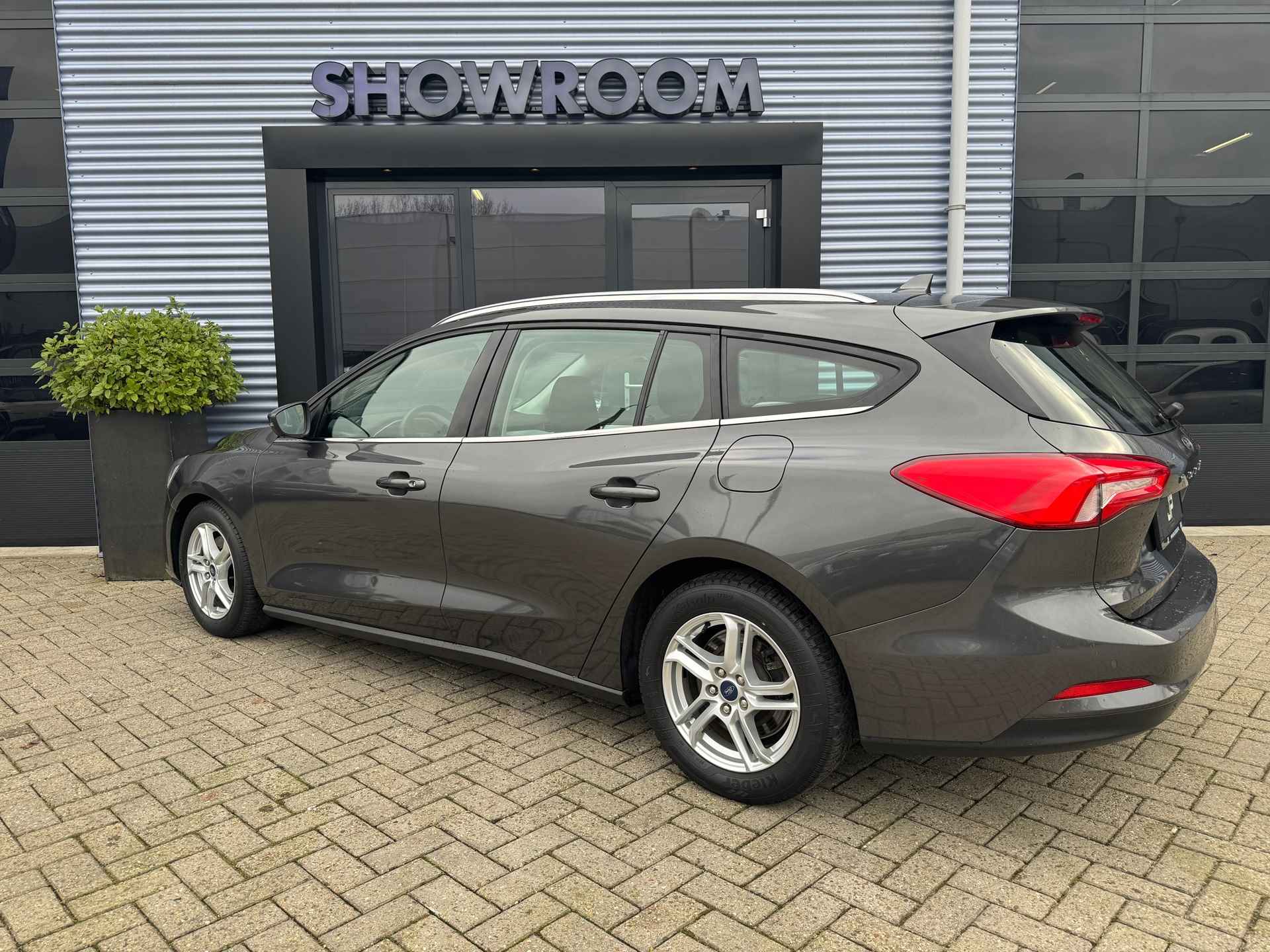 Ford Focus Wagon 1.0 EcoBoost Titanium Business Automaat|Apple carplay|Navi|Stoel en Stuurverwarming - 4/33