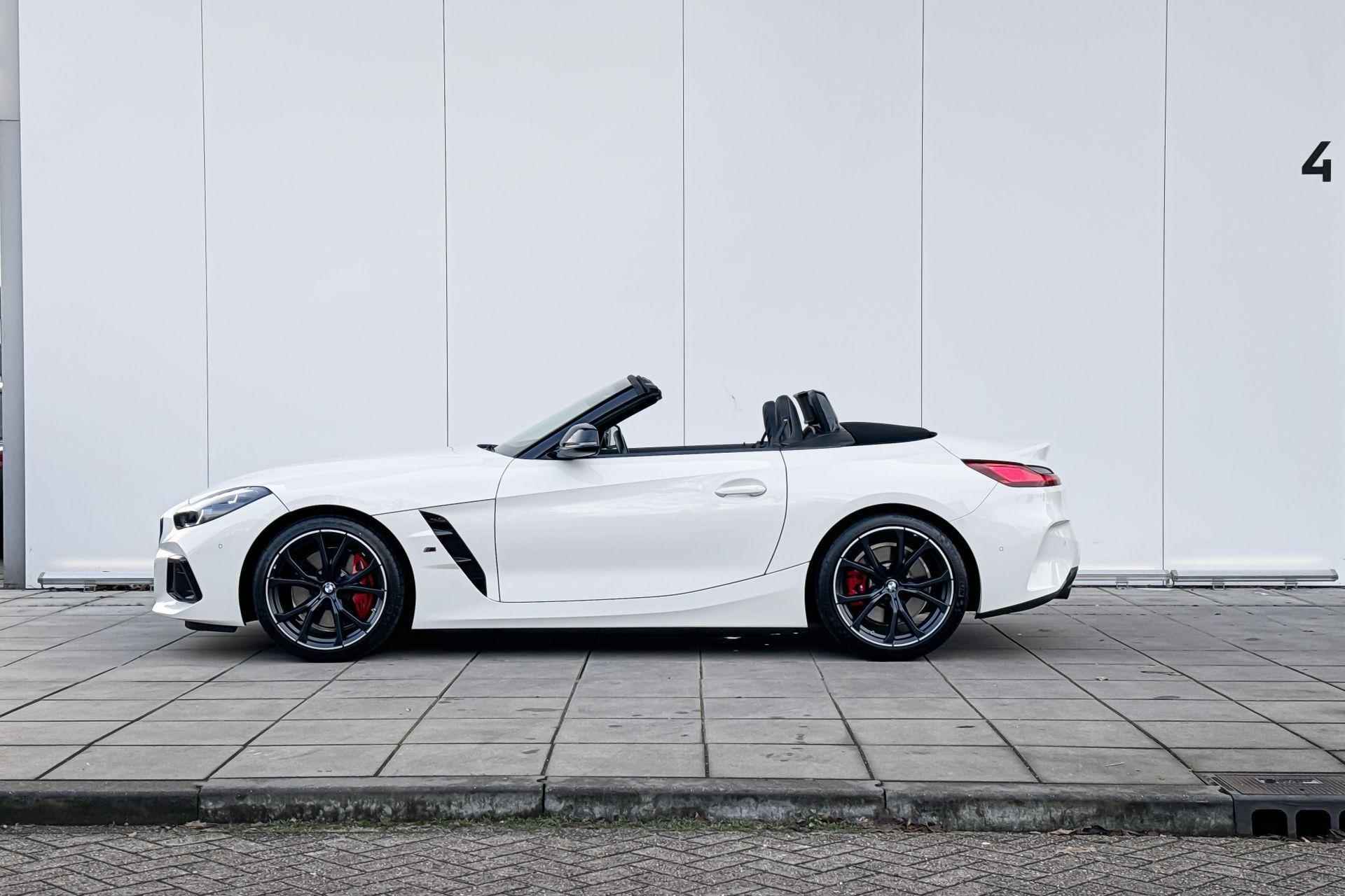 BMW Z4 Roadster sDrive30i Business Edition Plus / Harman Kardon / Head-Up / Elektrisch verstelbare stoelen / M Sportdifferentieel / Stuurwielrand verwarming / 19 Inch / Achteruitrijcamera - 2/22