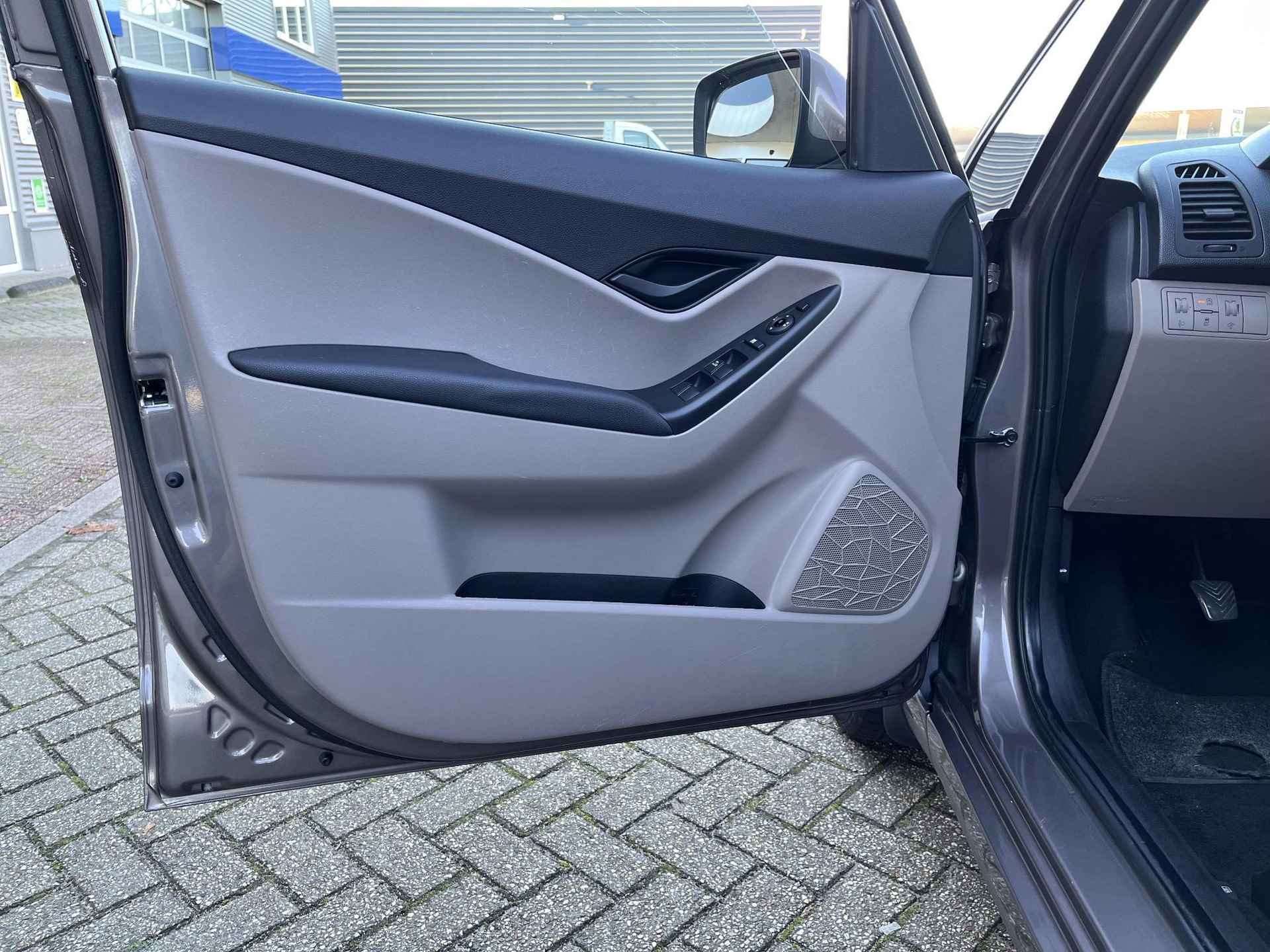 Hyundai ix20 1.6i i-Motion | Rijklaarprijs! |  Schuif-/ kanteldak | Airco | Hoge zit | Trekhaak 1300 kg! | Parkeersensoren achter |Inclusief 12 mnd Bovag-Garantie! | - 11/21