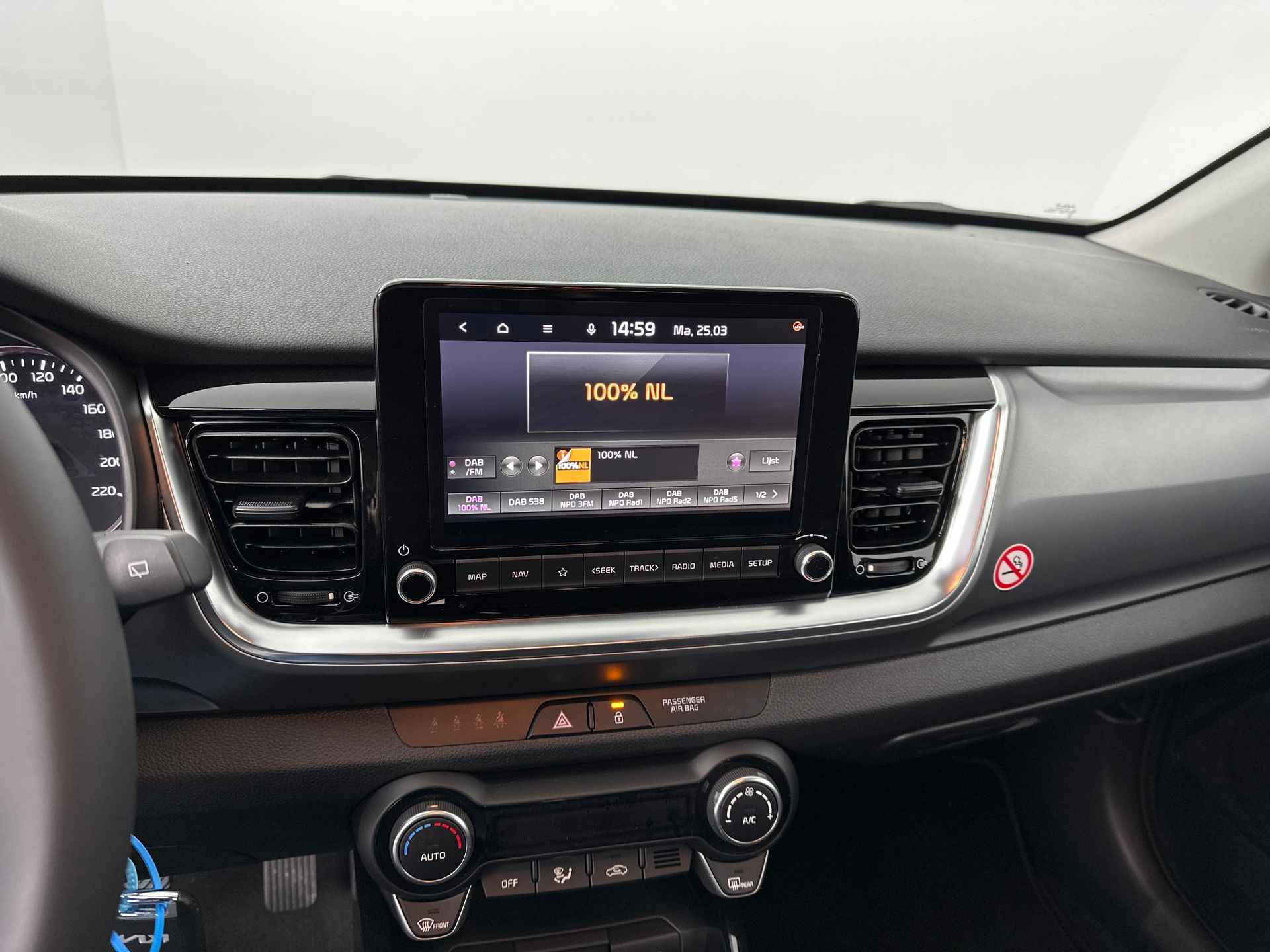 Kia Stonic 1.0 T-GDi MHEV DynamicLine | Navigation Pack | Climate control | Parkeercamera | Apple Carplay / Android Auto | Direct Leverbaar | - 8/35