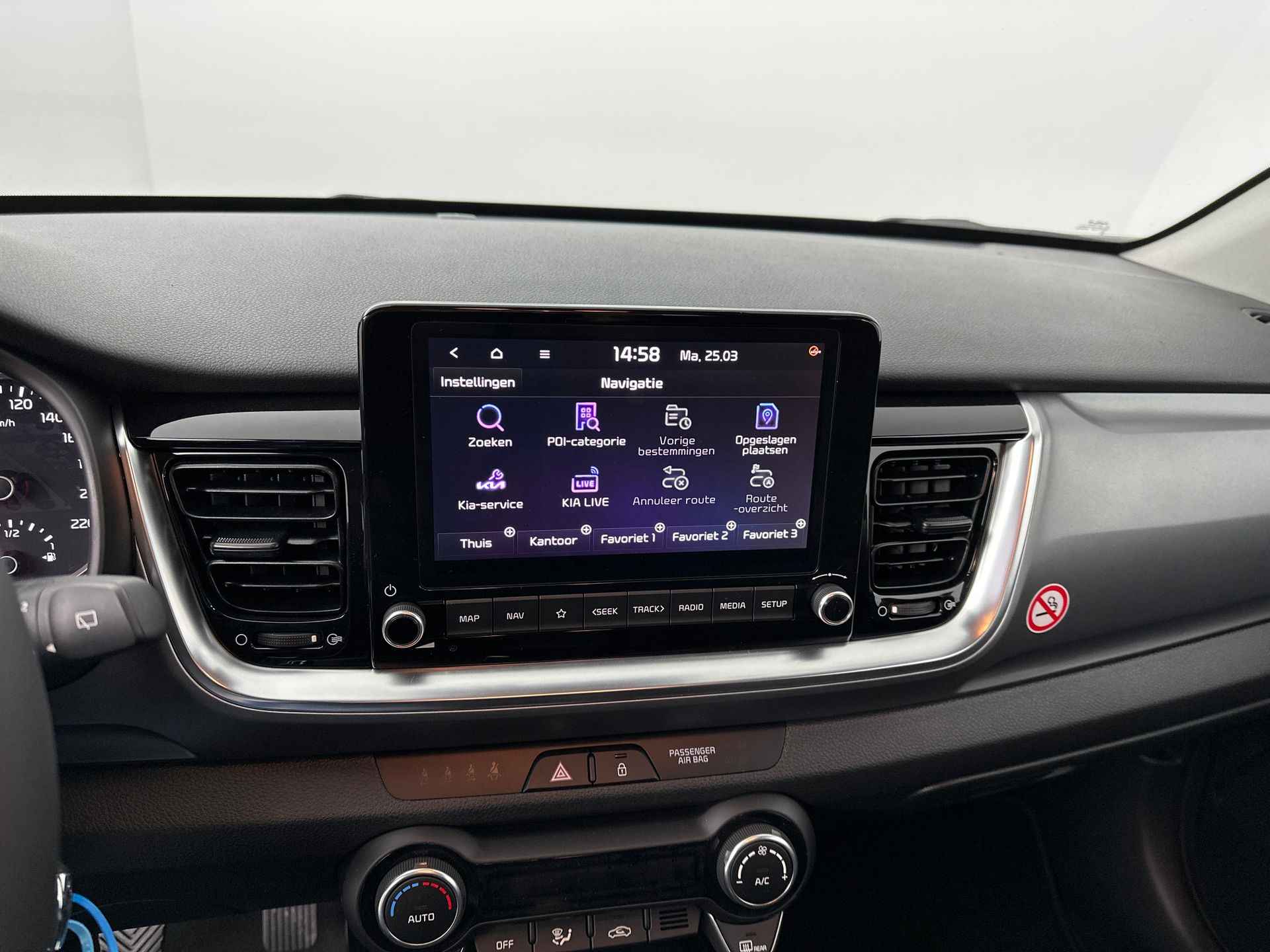 Kia Stonic 1.0 T-GDi MHEV DynamicLine | Navigation Pack | Climate control | Parkeercamera | Apple Carplay / Android Auto | Direct Leverbaar | - 13/35