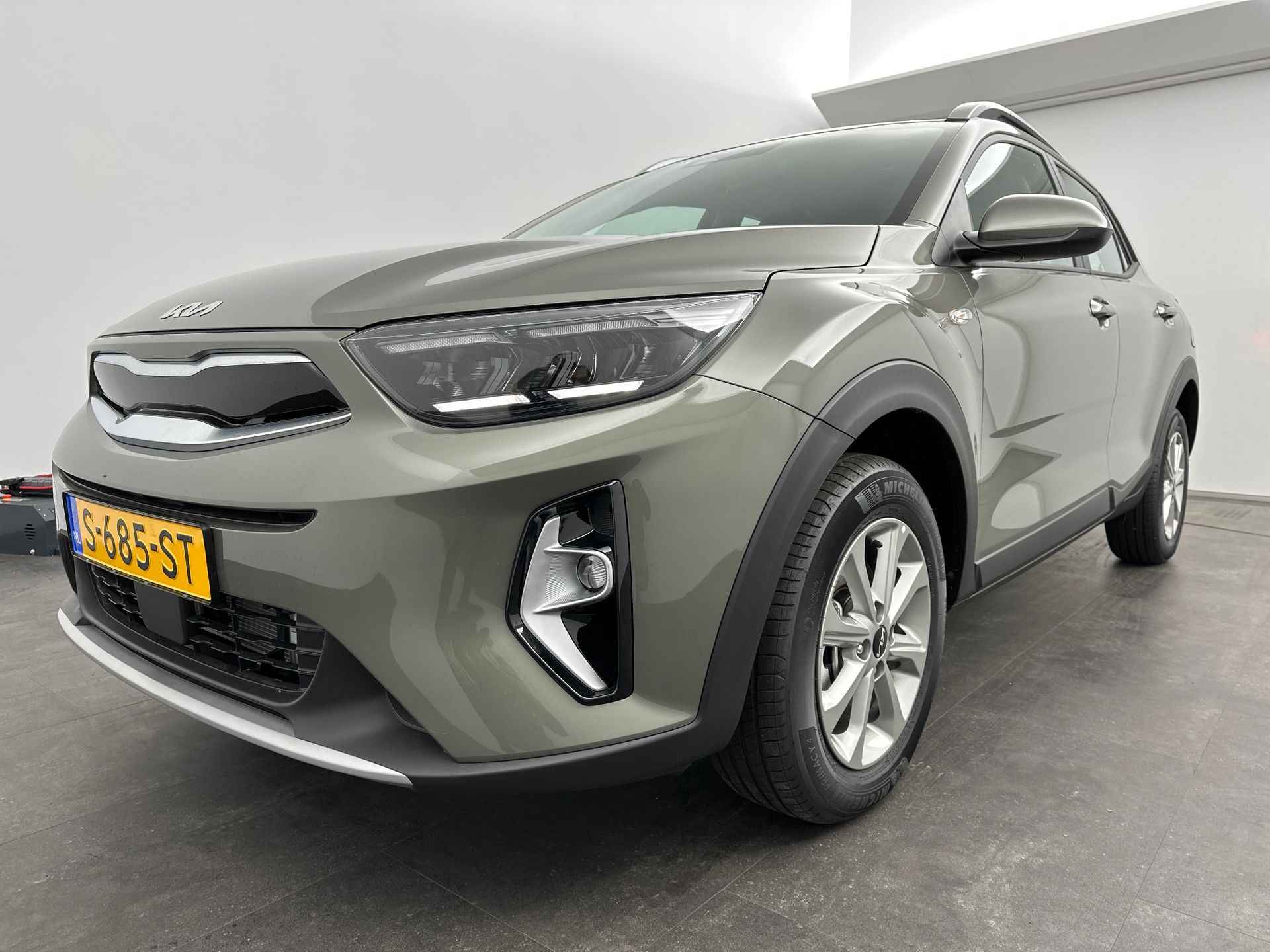 Kia Stonic 1.0 T-GDi MHEV DynamicLine | Navigation Pack | Climate control | Parkeercamera | Apple Carplay / Android Auto | Direct Leverbaar | - 31/35