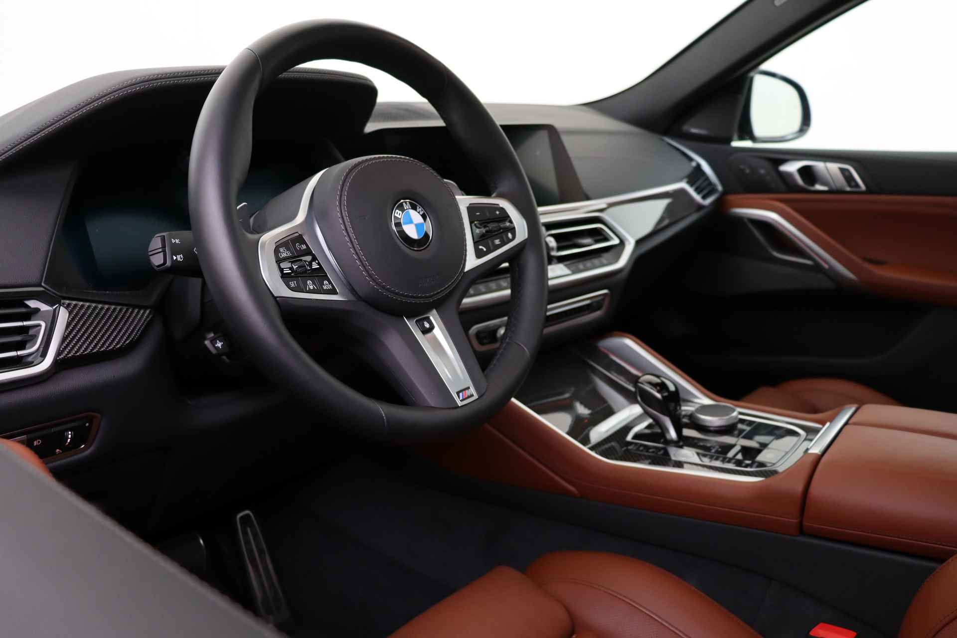 BMW X6 M50i High Executive Automaat / Panoramadak Sky Lounge / Adaptief M Onderstel Professional / Massagefunctie / Laserlight / Trekhaak / Active Steering / Soft-Close - 4/94