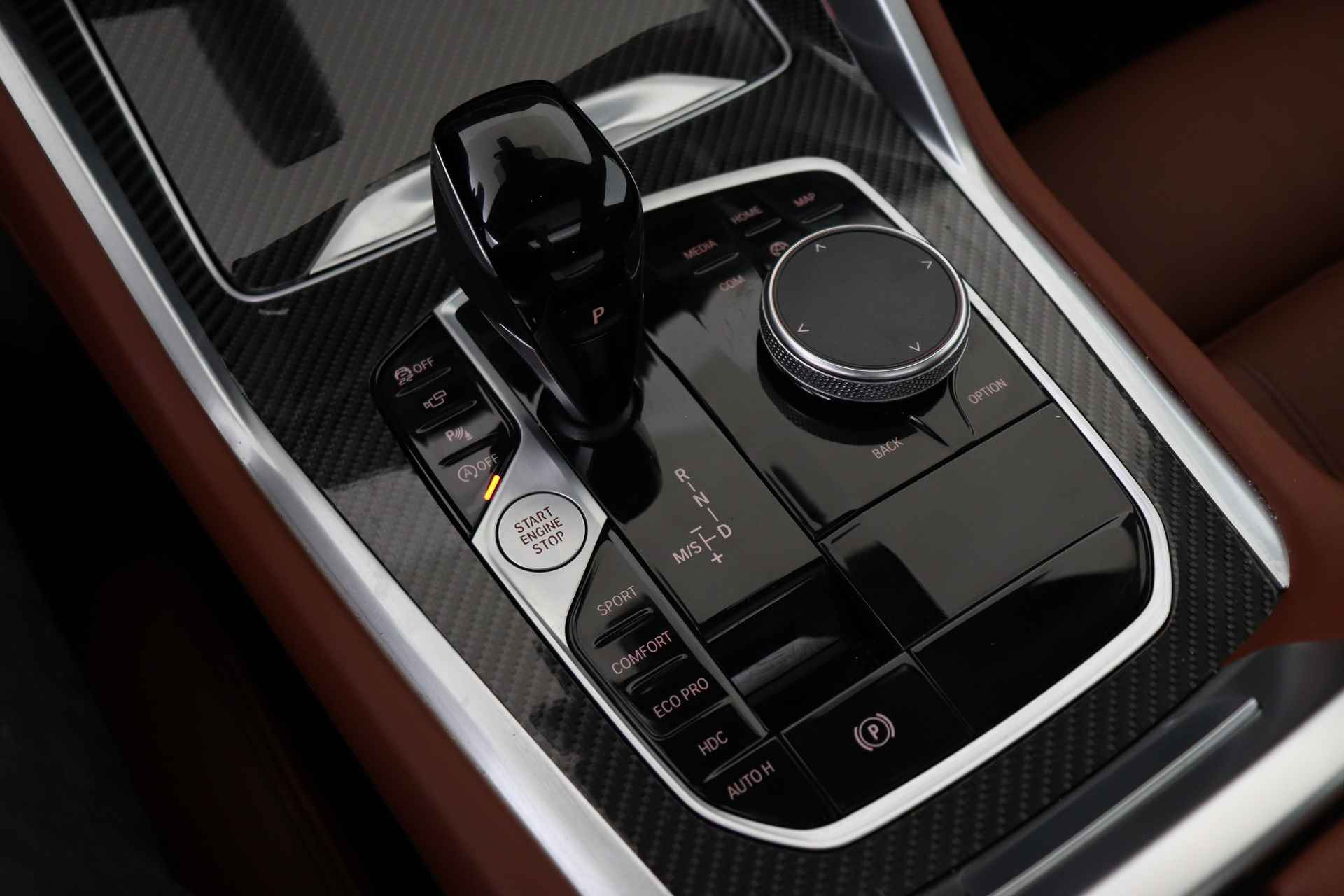 BMW X6 M50i High Executive Automaat / Panoramadak Sky Lounge / Adaptief M Onderstel Professional / Massagefunctie / Laserlight / Trekhaak / Active Steering / Soft-Close - 40/94