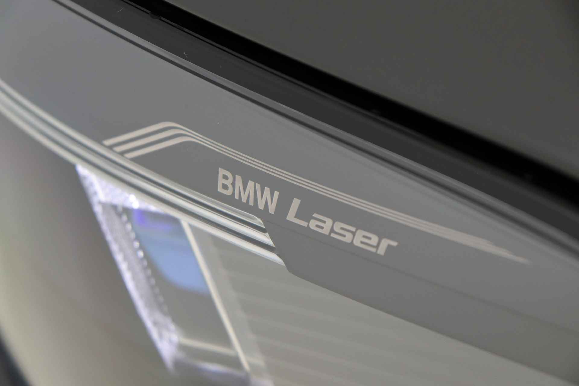 BMW X6 M50i High Executive Automaat / Panoramadak Sky Lounge / Adaptief M Onderstel Professional / Massagefunctie / Laserlight / Trekhaak / Active Steering / Soft-Close - 81/94