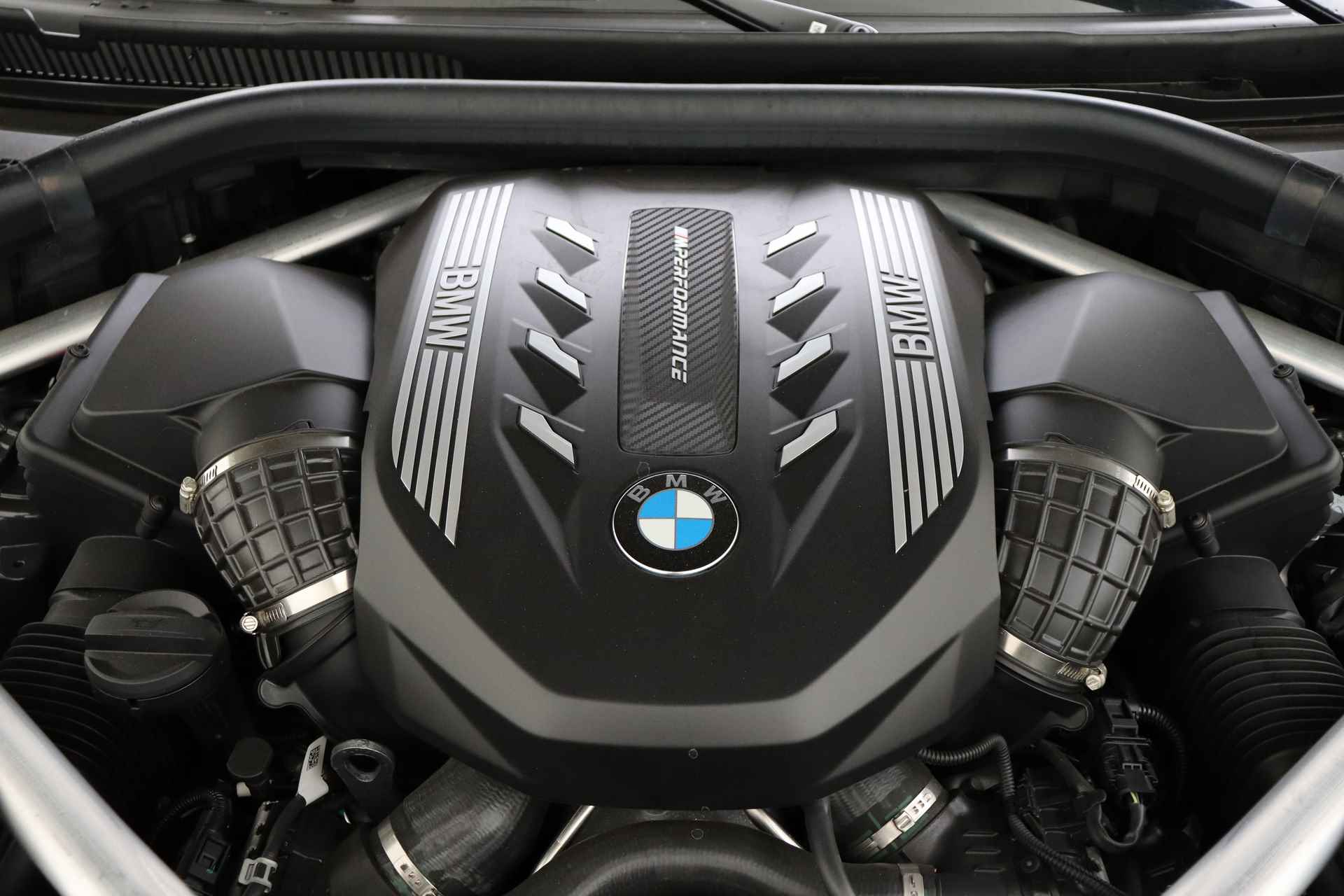 BMW X6 M50i High Executive Automaat / Panoramadak Sky Lounge / Adaptief M Onderstel Professional / Massagefunctie / Laserlight / Trekhaak / Active Steering / Soft-Close - 91/94