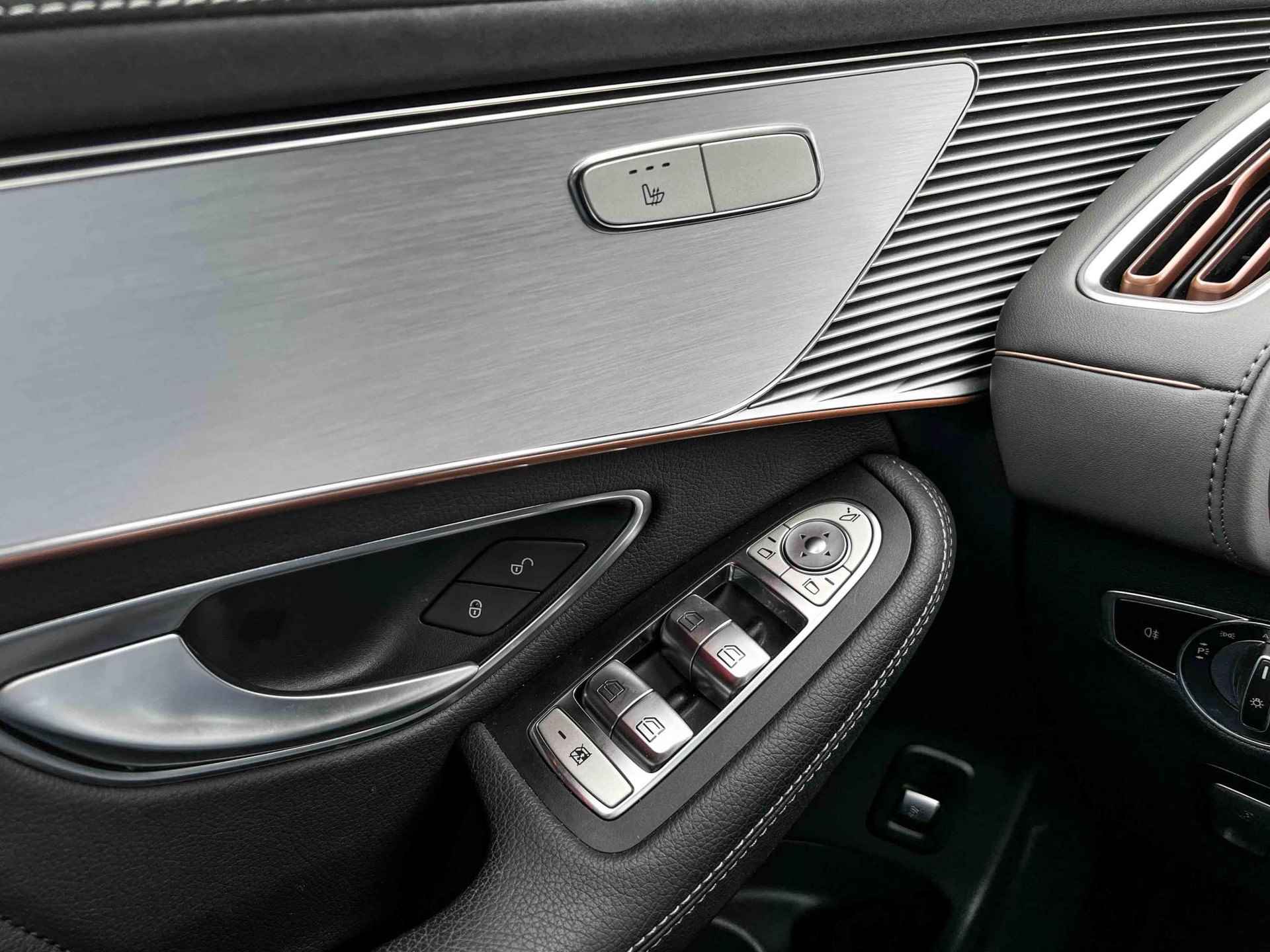 Mercedes-Benz EQC 400 4MATIC AMG Line Premium Plus 80 kWh | Pano | Burmester - 60/67