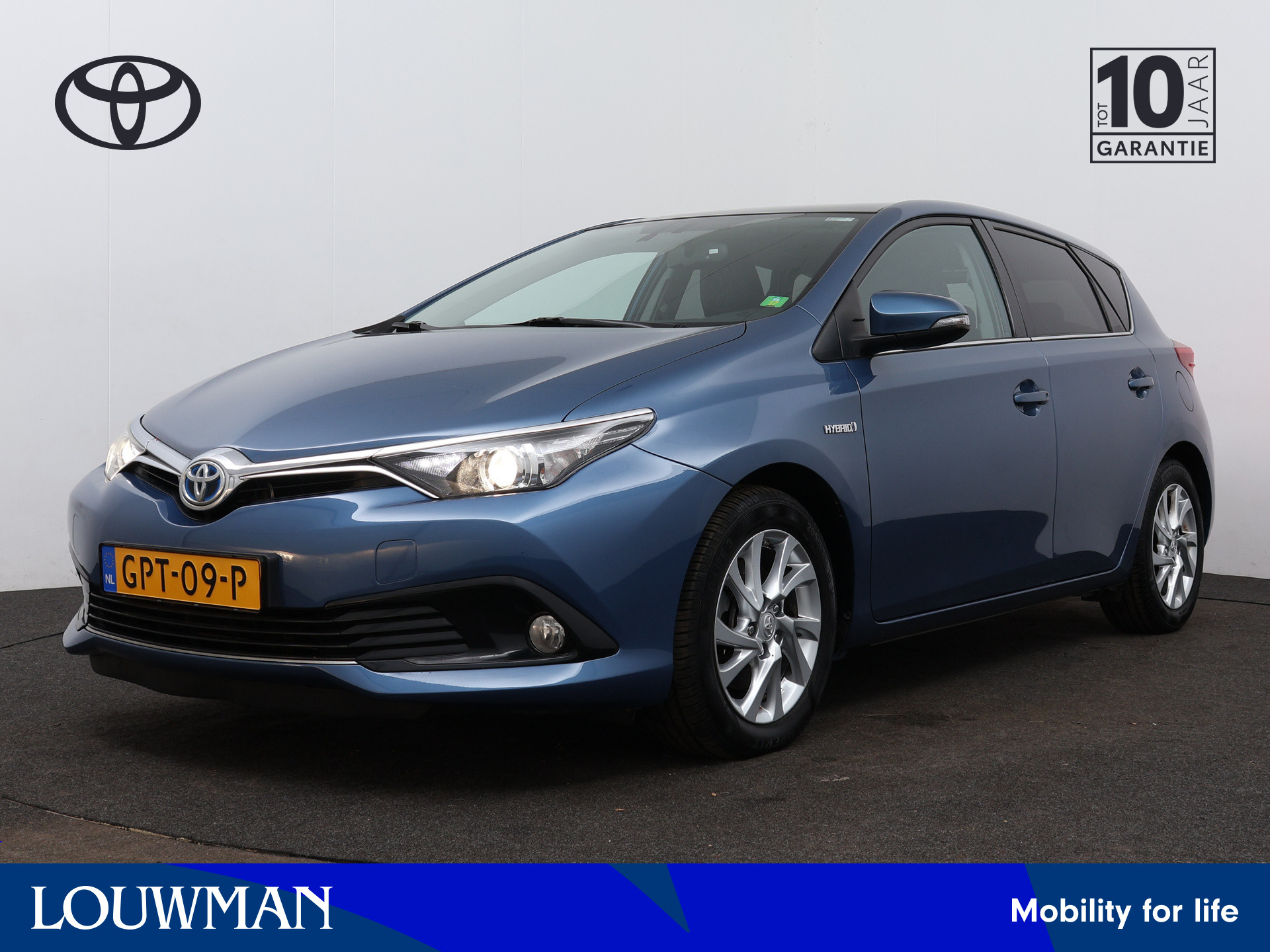 Toyota Auris 1.8 Hybrid Executive Limited | Navigatie | Climate Control | LM velgen | Trekhaak | Cruise Control |