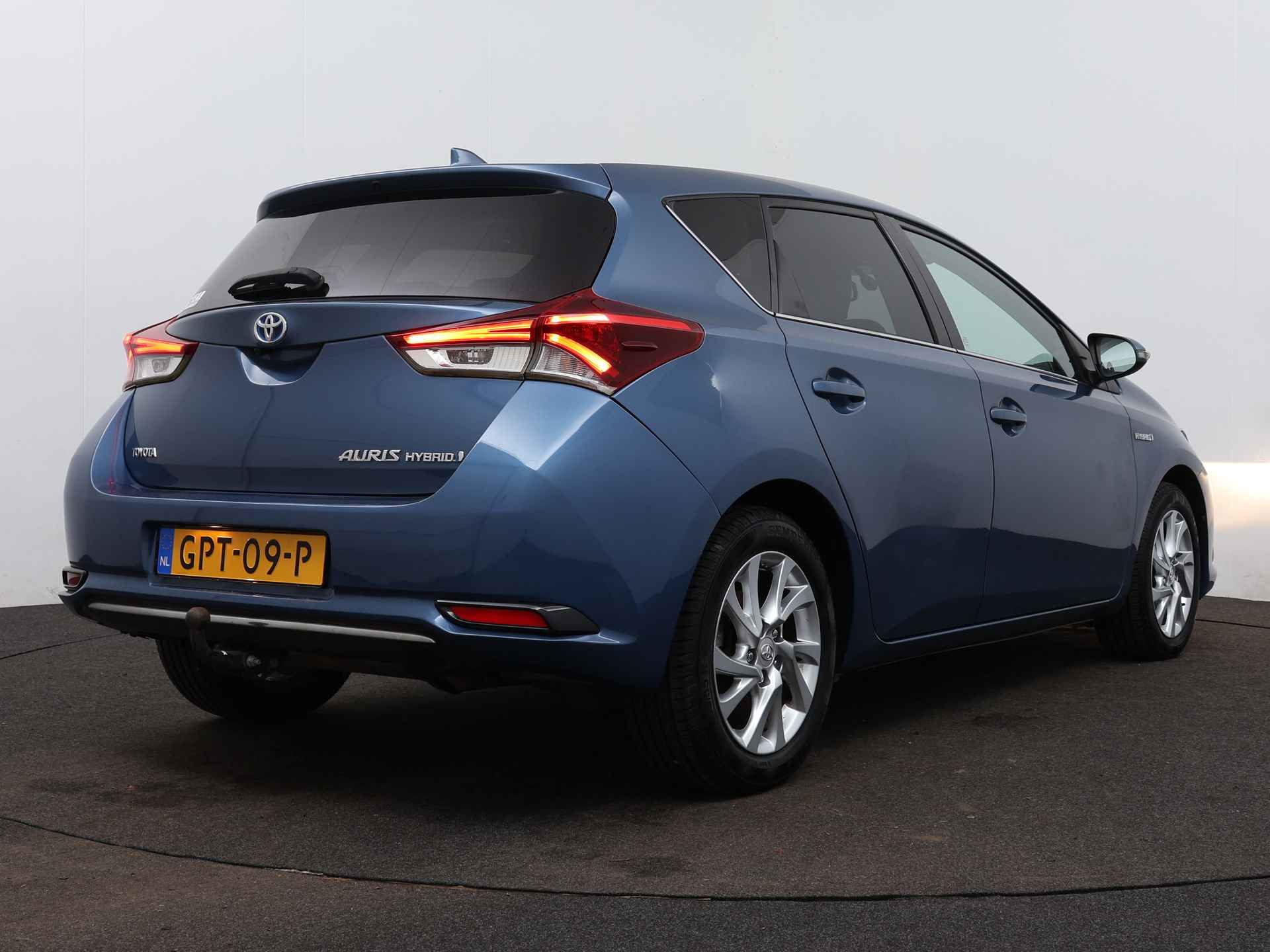 Toyota Auris 1.8 Hybrid Executive Limited | Navigatie | Climate Control | LM velgen | Trekhaak | Cruise Control | - 3/47