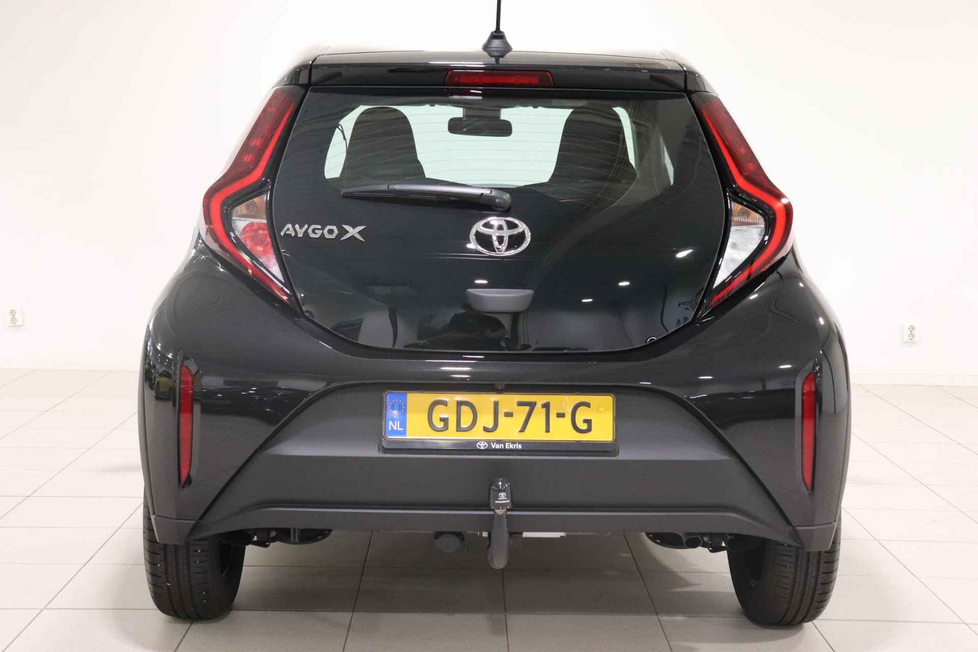 Toyota Aygo X 1.0 VVT-i MT play, Trekhaak, Airco, Parkeercamera, Apple Carplay/Android Auto, 1e Eigenaar! - 4/30