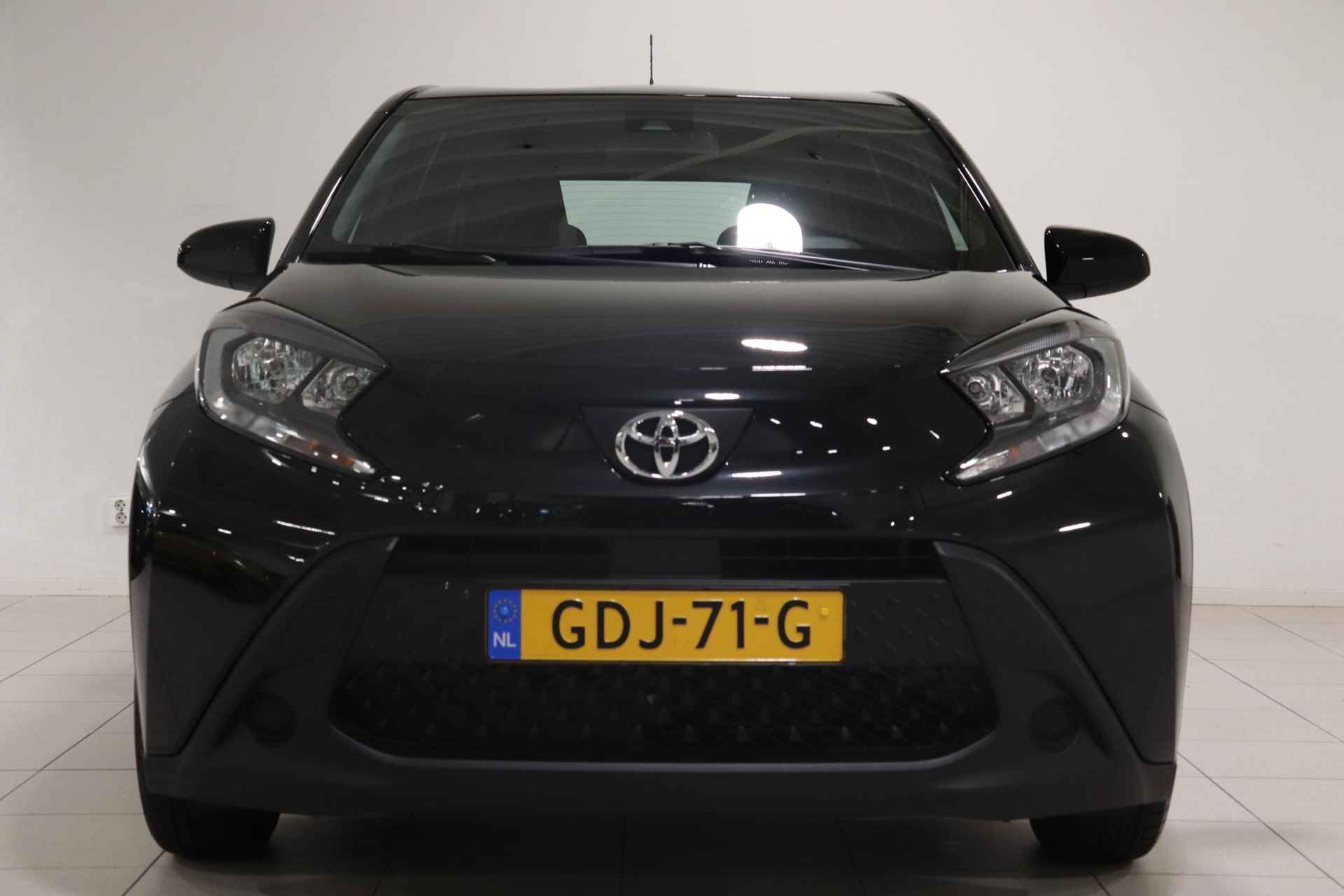 Toyota Aygo X 1.0 VVT-i MT play, Trekhaak, Airco, Parkeercamera, Apple Carplay/Android Auto, 1e Eigenaar! - 11/30