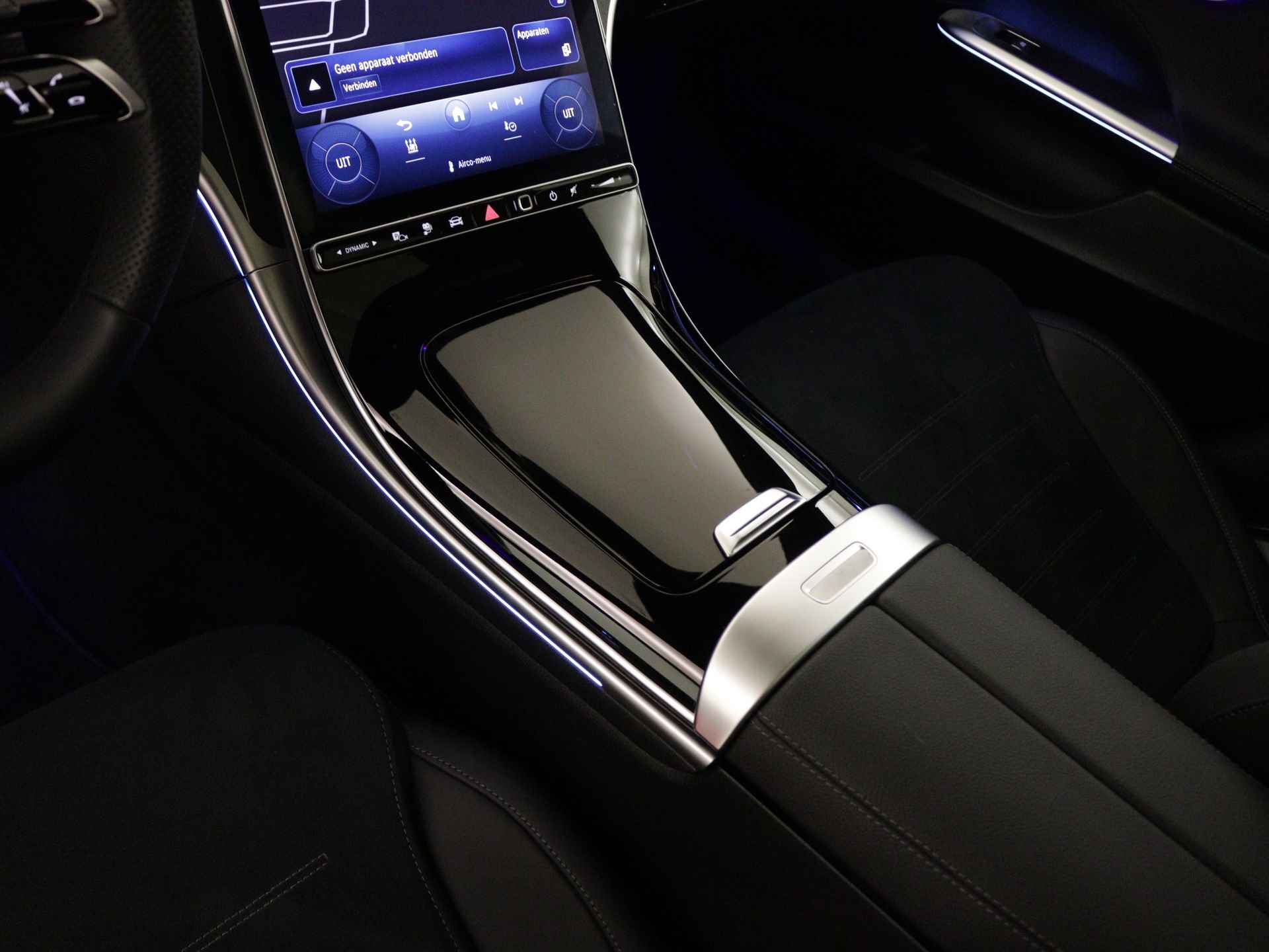 Mercedes-Benz C-Klasse 300 e AMG Line | Trekhaak | Panoramadak | Burmester-Audio | Memory Seat | | Inclusief 24 maanden Mercedes-Benz Certified garantie voor Europa. | - 14/45