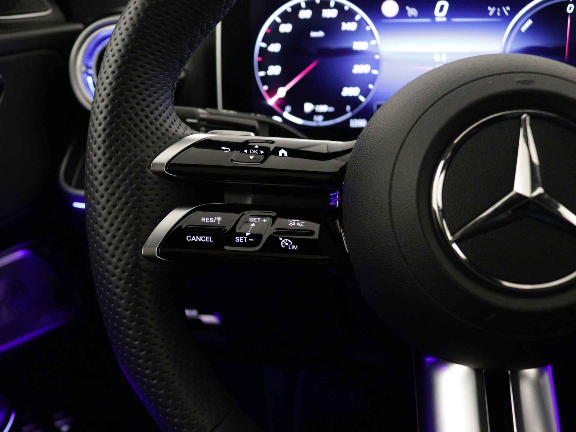 Mercedes-Benz C-Klasse 300 e AMG Line | Trekhaak | Panoramadak | Burmester-Audio | Memory Seat | | Inclusief 24 maanden Mercedes-Benz Certified garantie voor Europa. | - 24/45