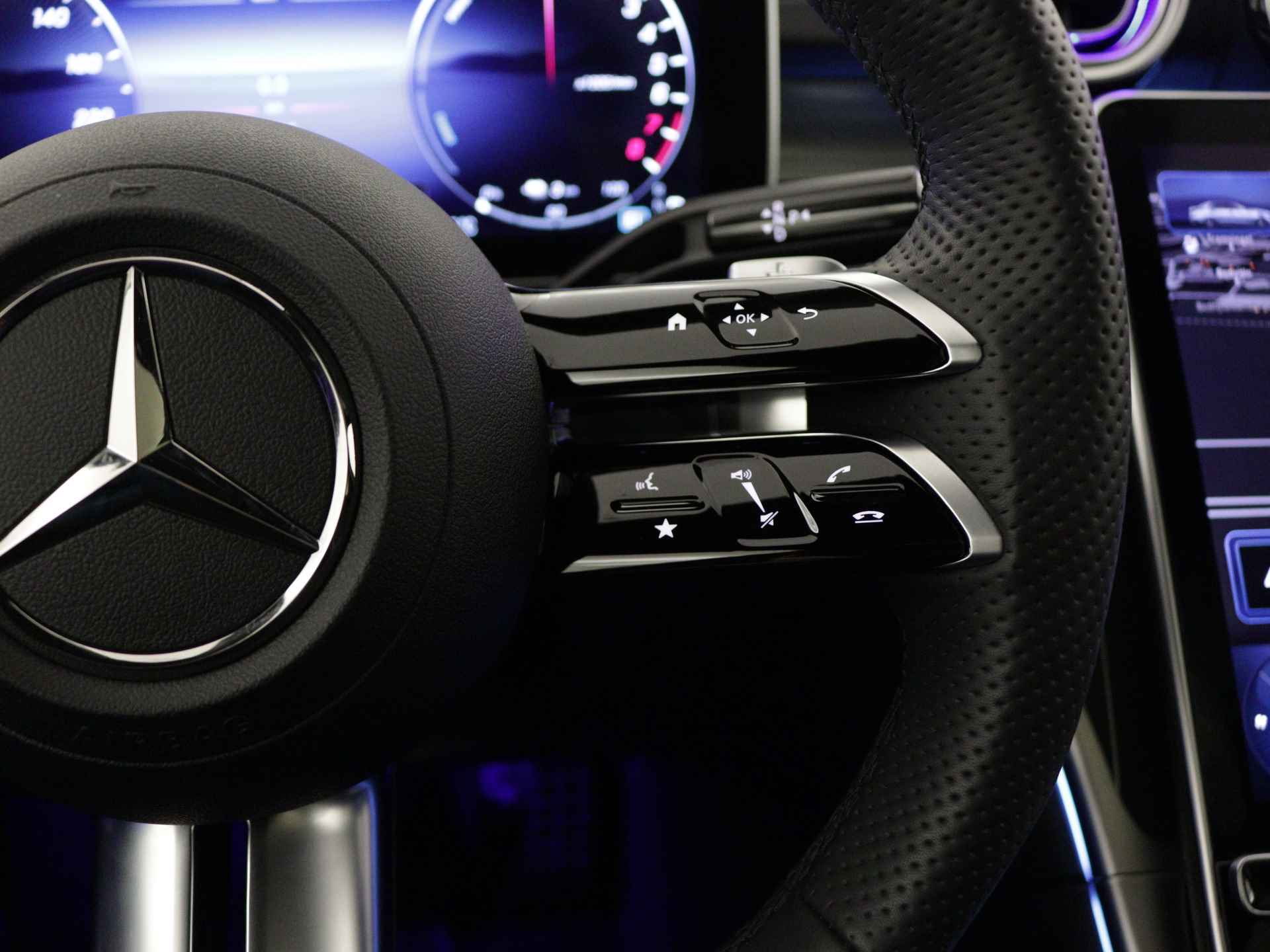 Mercedes-Benz C-Klasse 300 e AMG Line | Trekhaak | Panoramadak | Burmester-Audio | Memory Seat | | Inclusief 24 maanden Mercedes-Benz Certified garantie voor Europa. | - 25/45