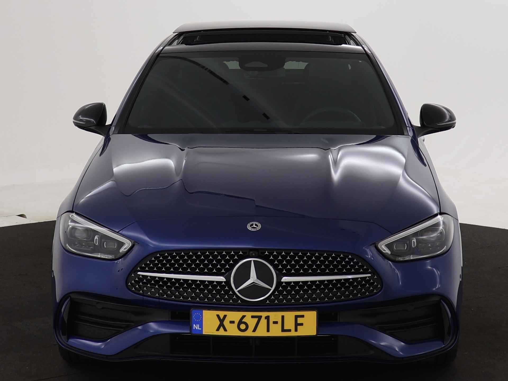 Mercedes-Benz C-Klasse 300 e AMG Line | Trekhaak | Panoramadak | Burmester-Audio | Memory Seat | | Inclusief 24 maanden Mercedes-Benz Certified garantie voor Europa. | - 29/45