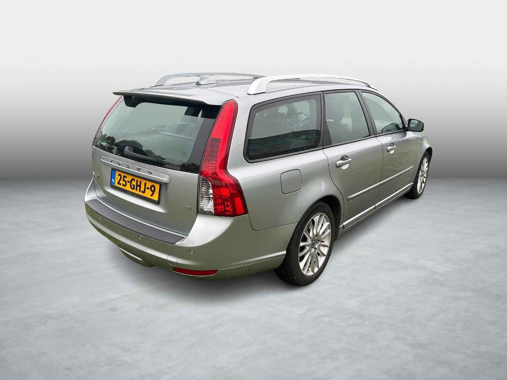 Volvo V50 2.4 Edition II | Youngtimer | 100% Dealer onderhouden | Trekhaak | Bluetooth | Bi-Xenon | Stoel verwarming | High performance audio | - 4/17