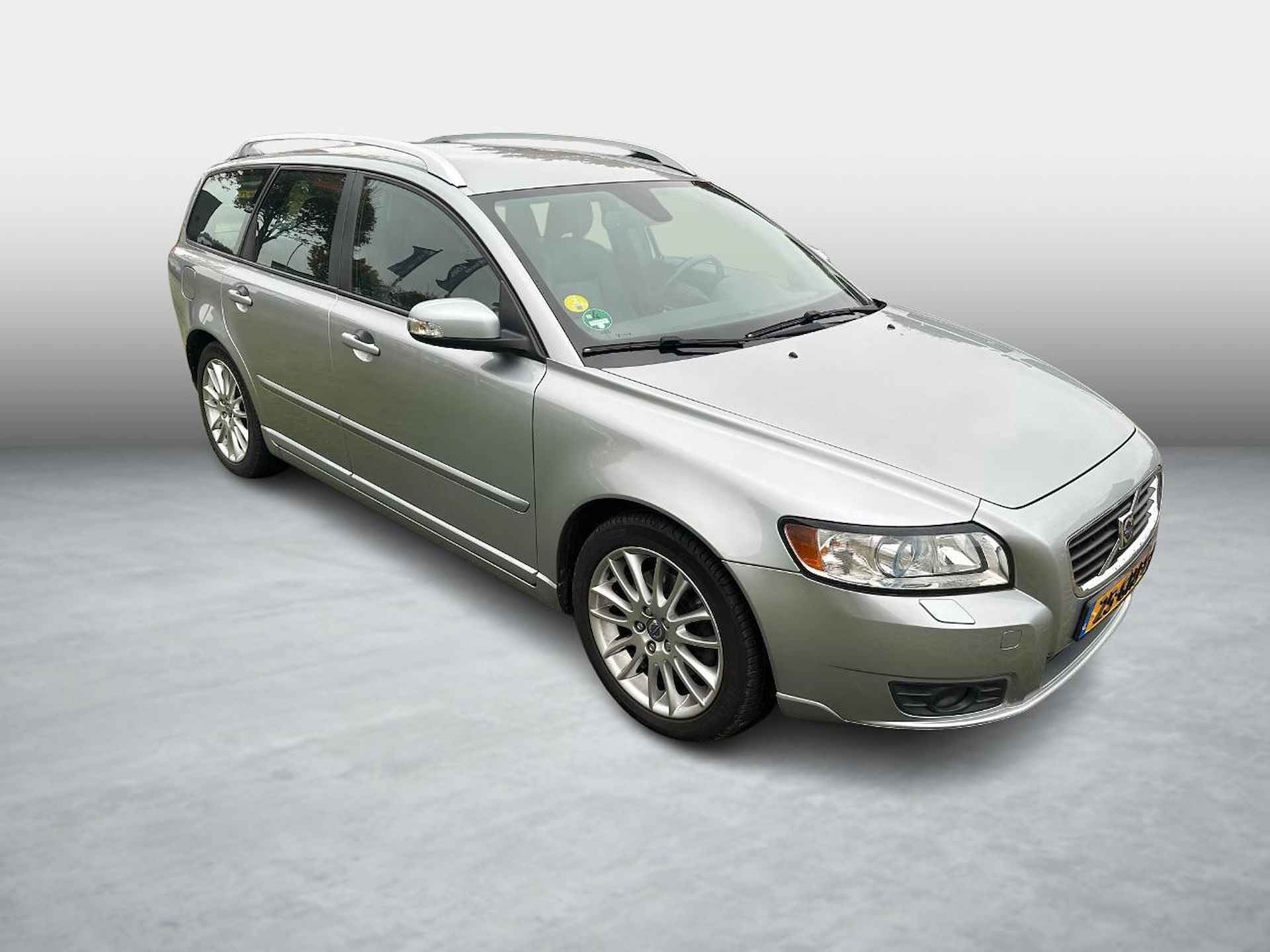 Volvo V50 2.4 Edition II | Youngtimer | 100% Dealer onderhouden | Trekhaak | Bluetooth | Bi-Xenon | Stoel verwarming | High performance audio | - 16/17