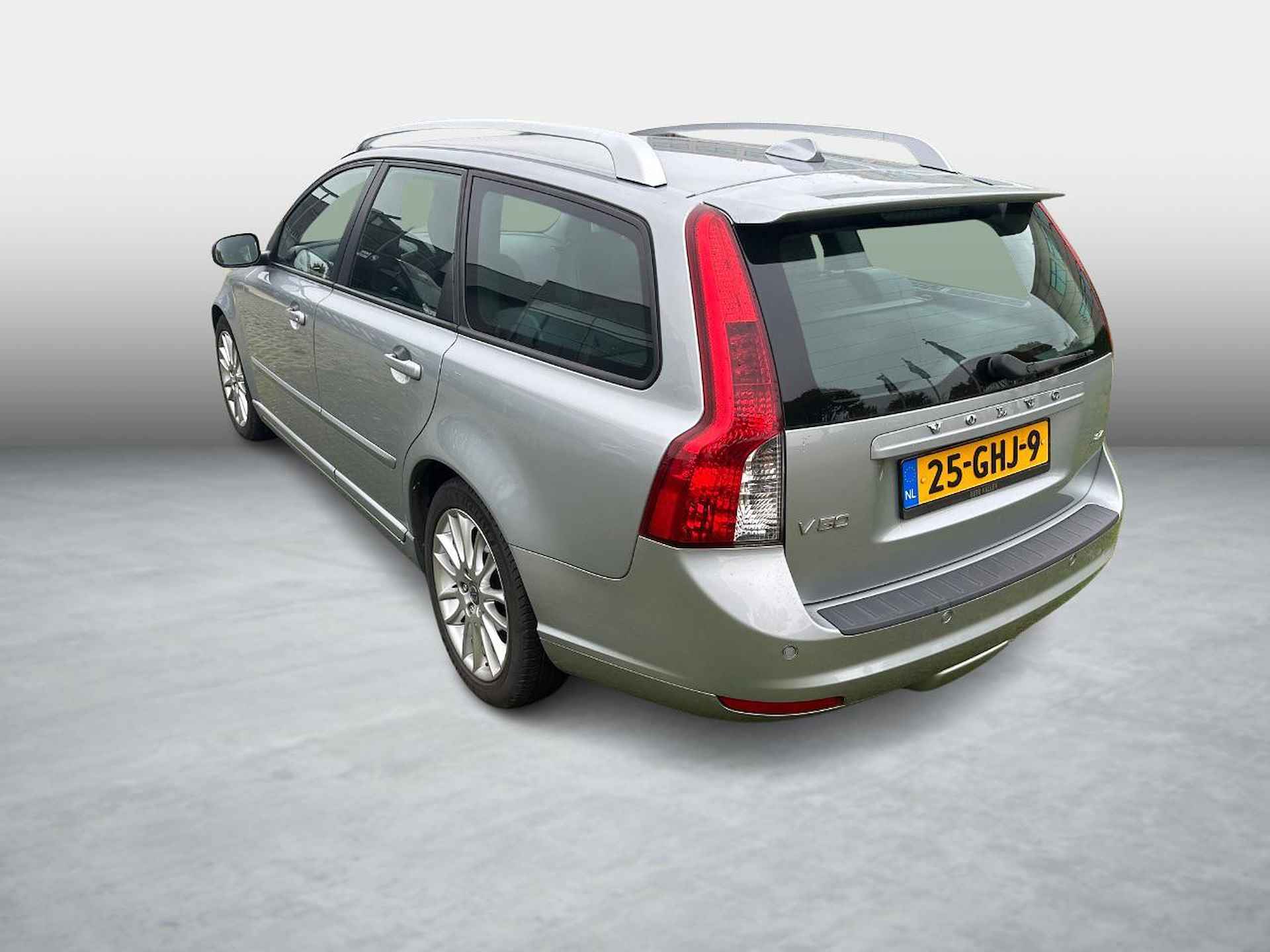 Volvo V50 2.4 Edition II | Youngtimer | 100% Dealer onderhouden | Trekhaak | Bluetooth | Bi-Xenon | Stoel verwarming | High performance audio | - 17/17