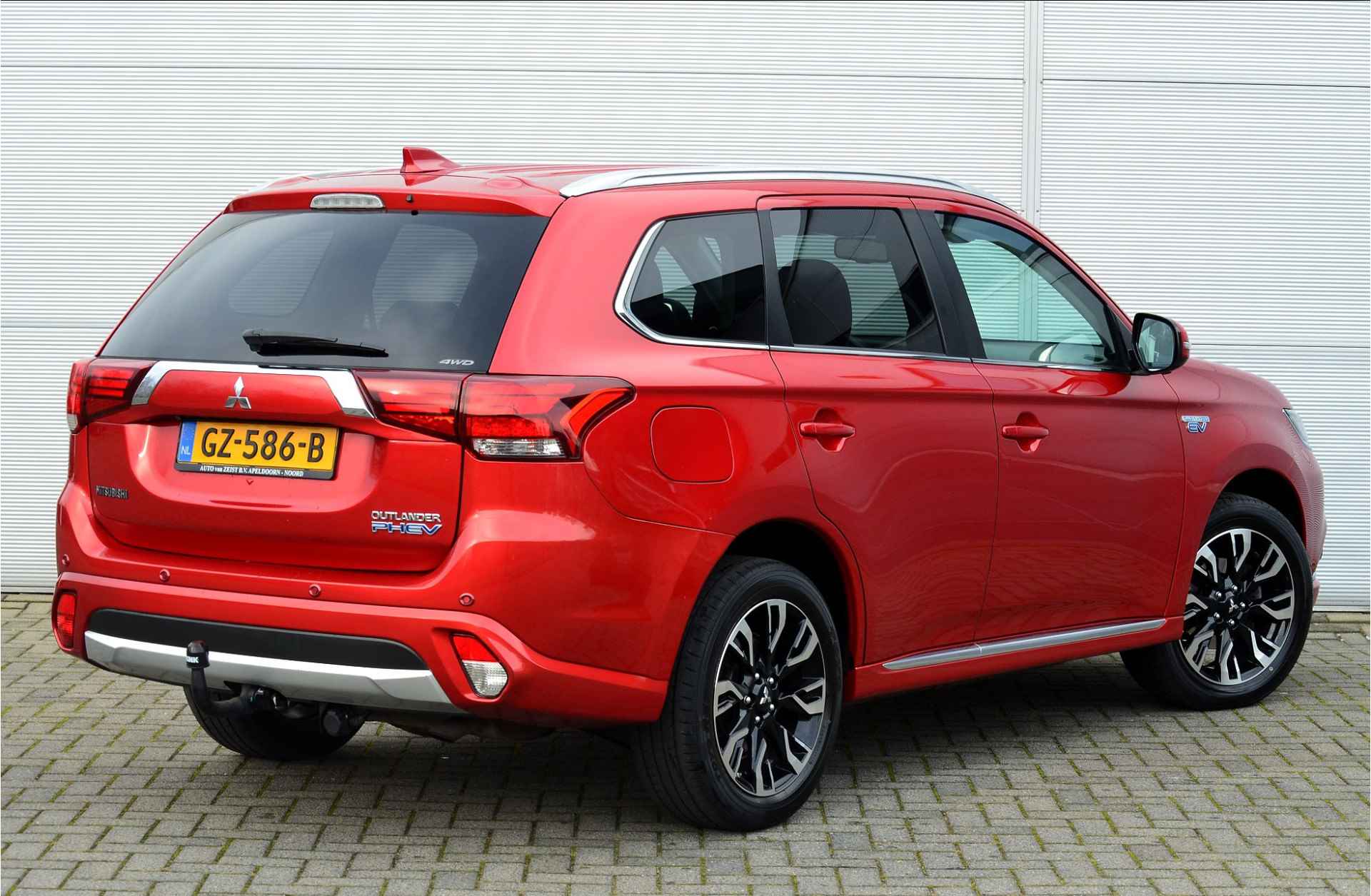 Mitsubishi Outlander PHEV 2.0 INSTYLE 4WD | PLUG IN HYBRID | V2G | FULL OPTIONS | TREKHAAK 1500KG | ALL IN RIJKLAARPRIJS - 3/49