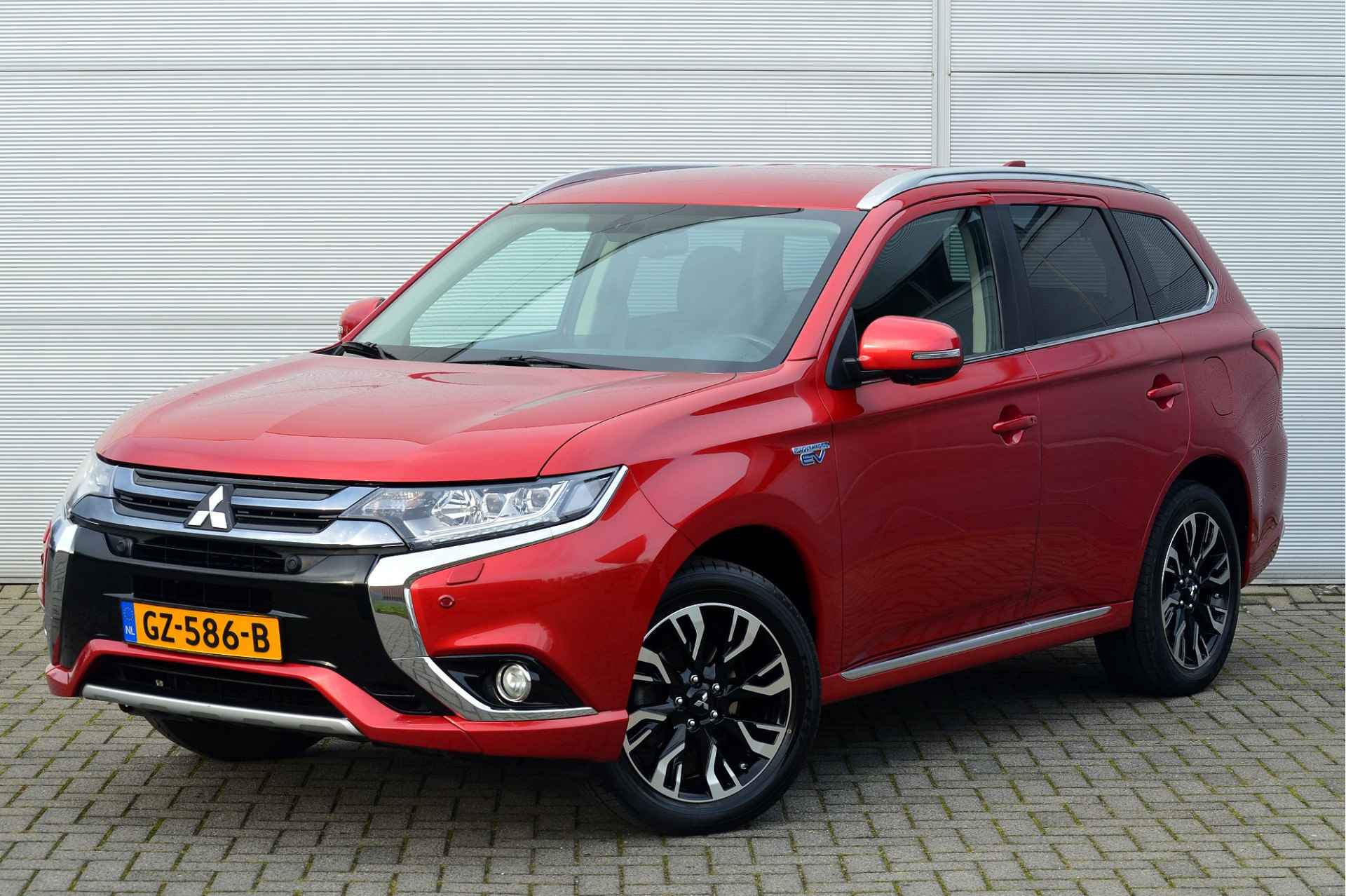 Mitsubishi Outlander PHEV 2.0 INSTYLE 4WD | PLUG IN HYBRID | V2G | FULL OPTIONS | TREKHAAK 1500KG | ALL IN RIJKLAARPRIJS - 5/49