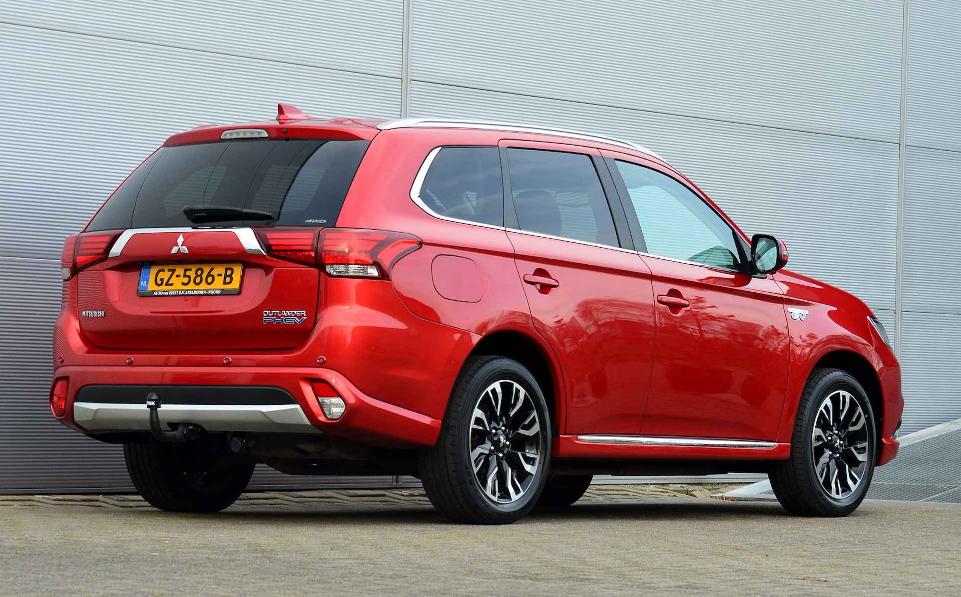 Mitsubishi Outlander PHEV 2.0 INSTYLE 4WD | PLUG IN HYBRID | V2G | FULL OPTIONS | TREKHAAK 1500KG | ALL IN RIJKLAARPRIJS - 11/49