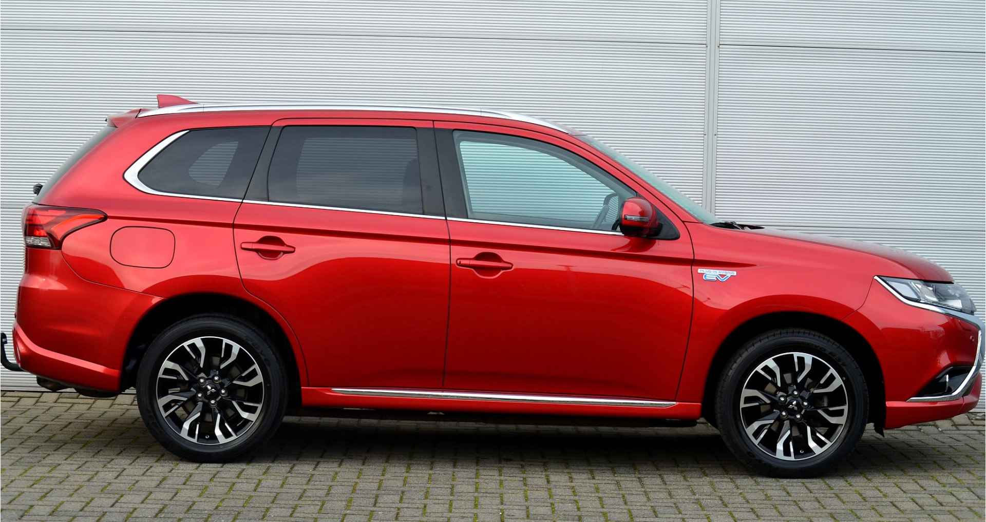 Mitsubishi Outlander PHEV 2.0 INSTYLE 4WD | PLUG IN HYBRID | V2G | FULL OPTIONS | TREKHAAK 1500KG | ALL IN RIJKLAARPRIJS - 12/49