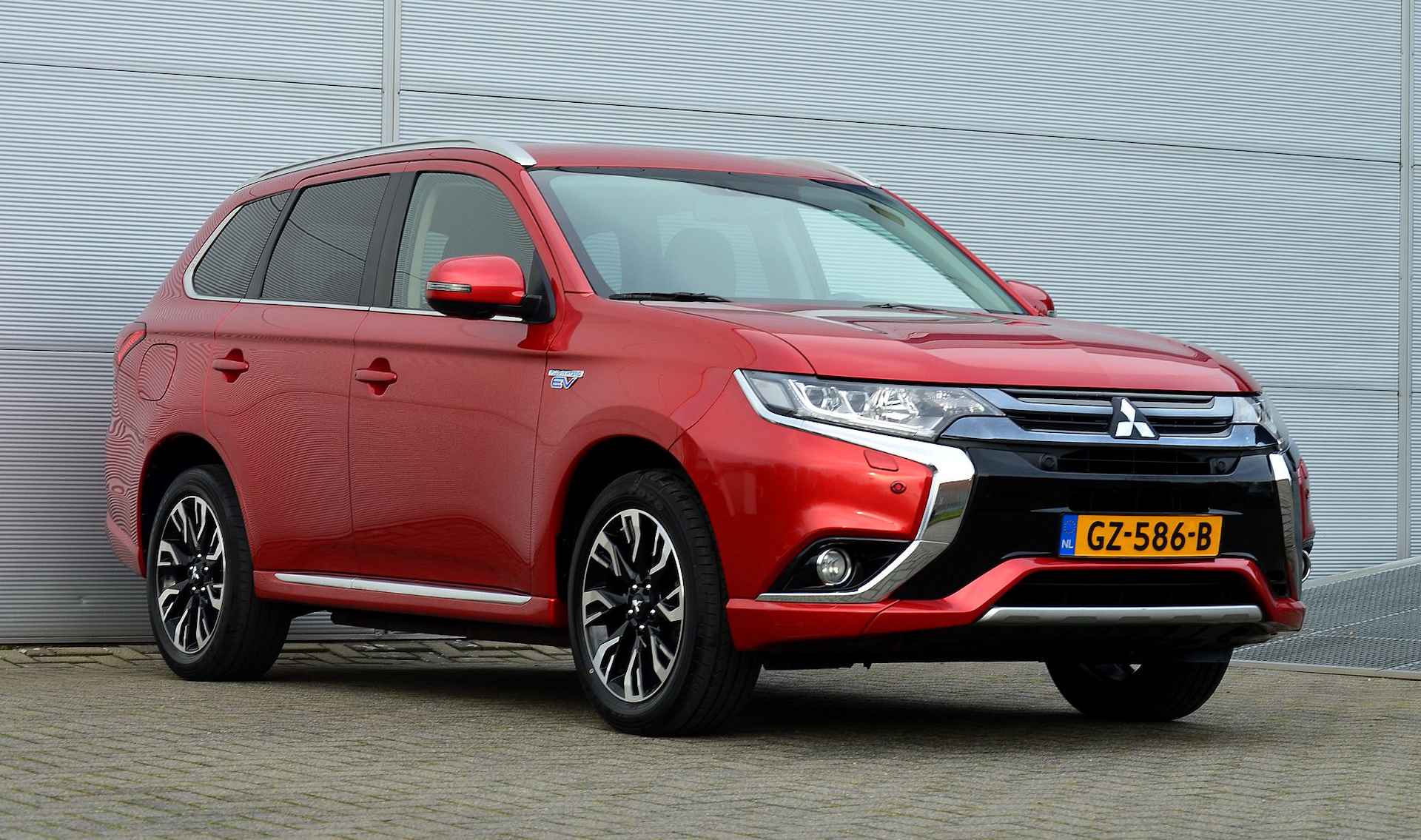 Mitsubishi Outlander PHEV 2.0 INSTYLE 4WD | PLUG IN HYBRID | V2G | FULL OPTIONS | TREKHAAK 1500KG | ALL IN RIJKLAARPRIJS - 13/49