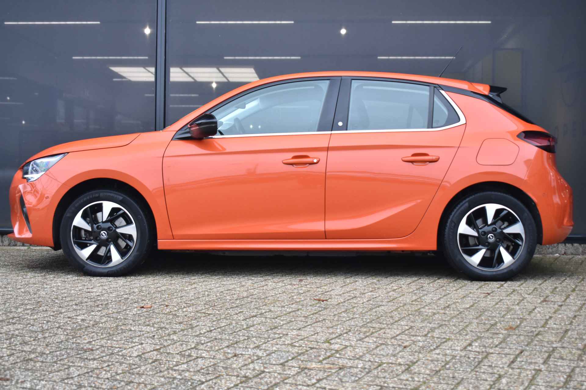 Opel CORSA-E 50 kWh 3 Fase €2000 SUBSIDIE! | Navigatie by App | Achteruitrijcamera | Apple Carplay | Android Auto | Cruise Control | Climate - 4/43