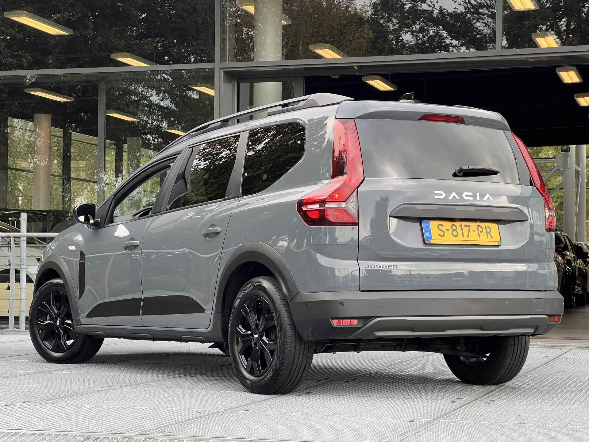 Dacia Jogger 1.0 TCe 110 Extreme 7p. | Navigatie | Achteruitrijcamera | Parkeersensoren voor + achter | Carplay | - 7/36