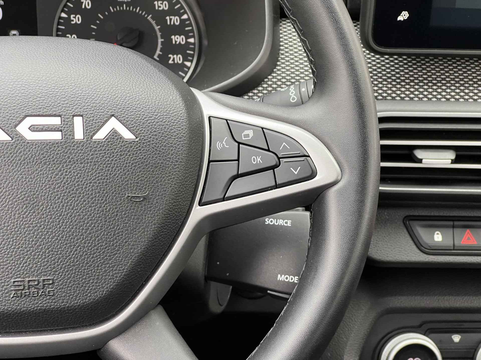 Dacia Jogger 1.0 TCe 110 Extreme 7p. | Navigatie | Achteruitrijcamera | Parkeersensoren voor + achter | Carplay | - 20/36