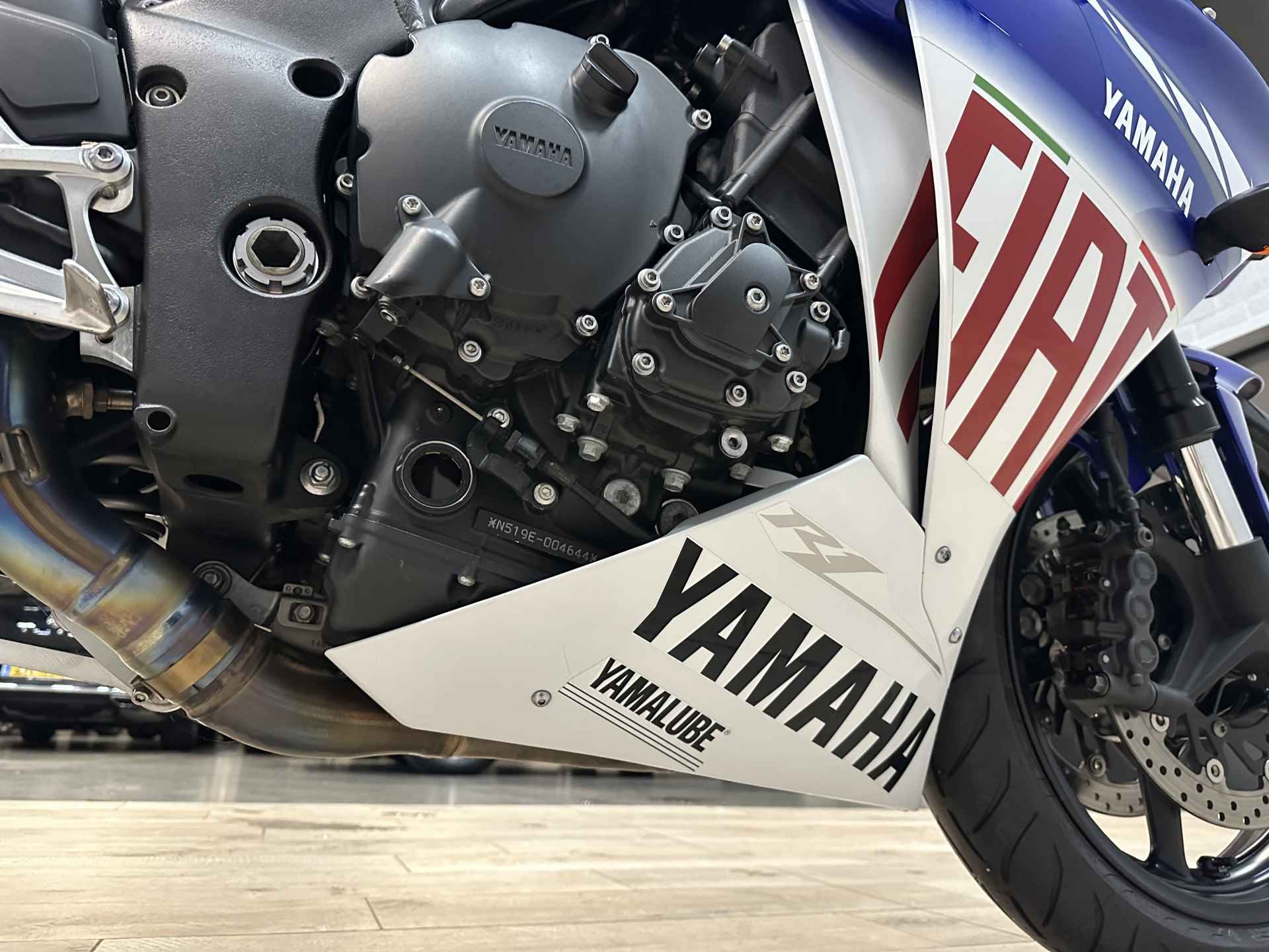 Yamaha YZF-R1 RN22 Fiat Valentino Rossi | Limited | Big Bang | Akrapovic - 22/34