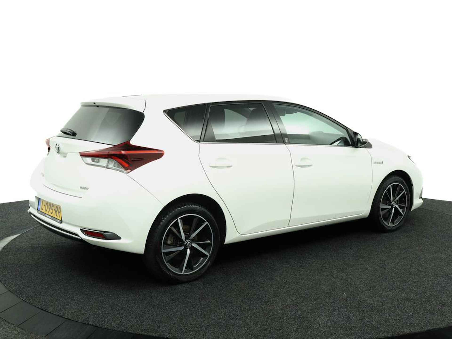 Toyota Auris 1.8 Hybrid Dynamic Ultimate | Stoelverwarming | Achteruitrijcamera | DAB | - 2/46
