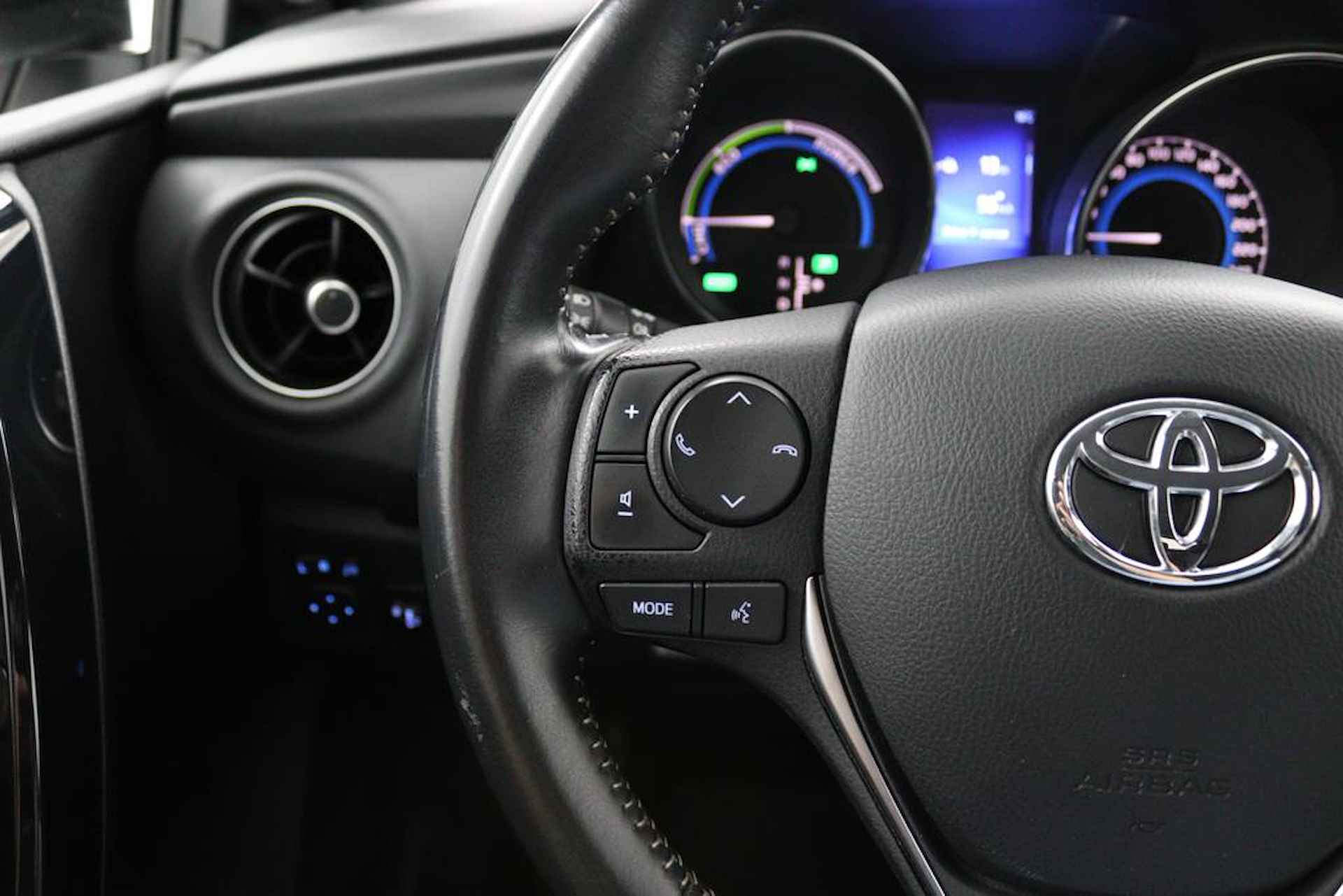 Toyota Auris 1.8 Hybrid Dynamic Ultimate | Stoelverwarming | Achteruitrijcamera | DAB | - 19/46