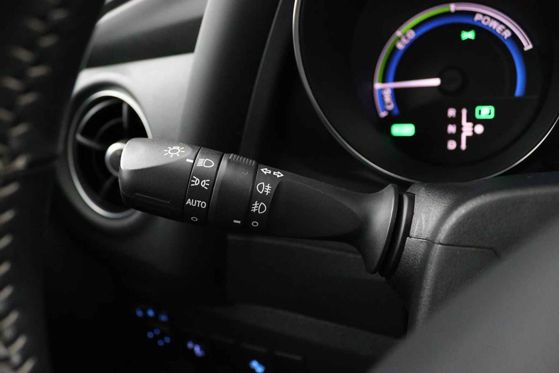Toyota Auris 1.8 Hybrid Dynamic Ultimate | Stoelverwarming | Achteruitrijcamera | DAB | - 27/46