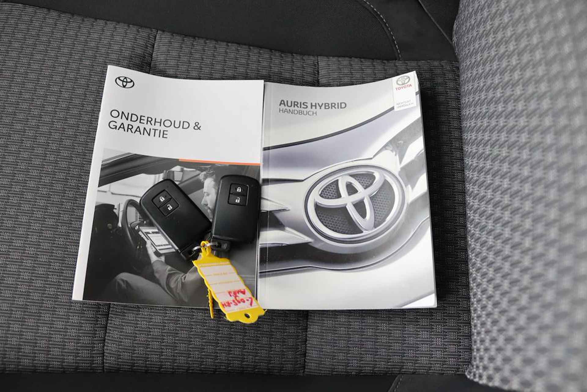 Toyota Auris 1.8 Hybrid Dynamic Ultimate | Stoelverwarming | Achteruitrijcamera | DAB | - 29/46