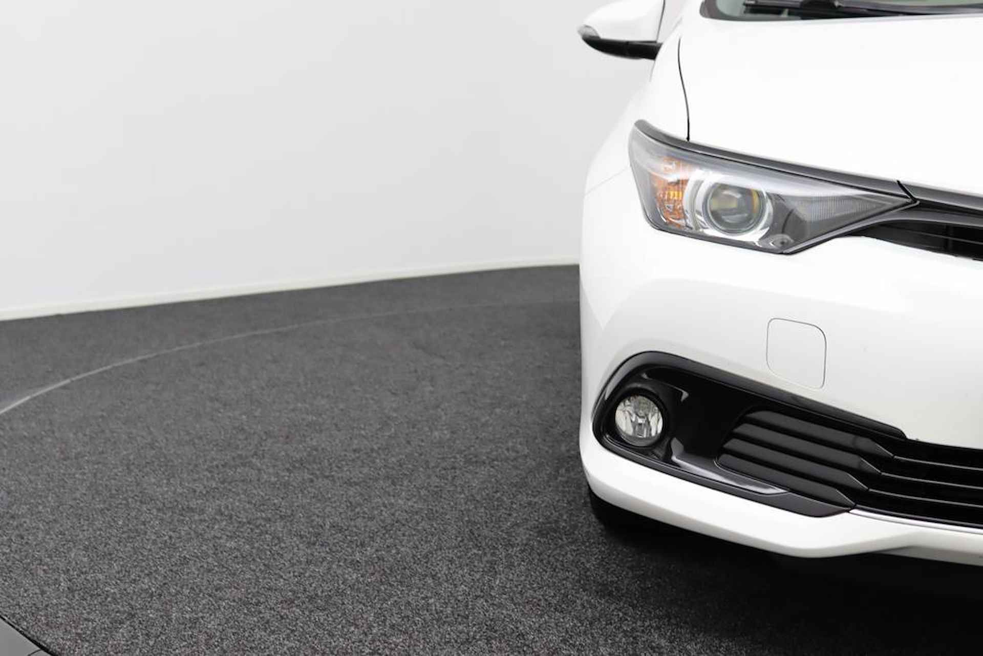 Toyota Auris 1.8 Hybrid Dynamic Ultimate | Stoelverwarming | Achteruitrijcamera | DAB | - 35/46