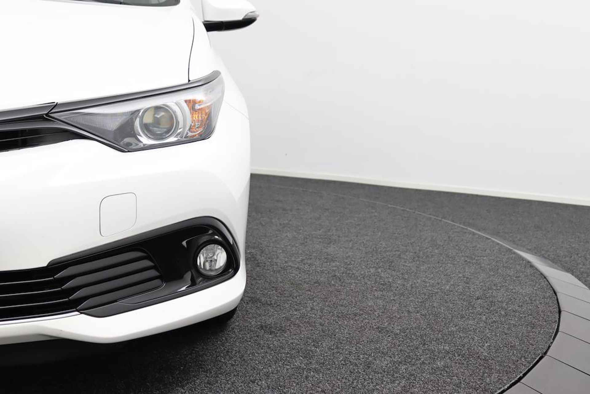 Toyota Auris 1.8 Hybrid Dynamic Ultimate | Stoelverwarming | Achteruitrijcamera | DAB | - 36/46
